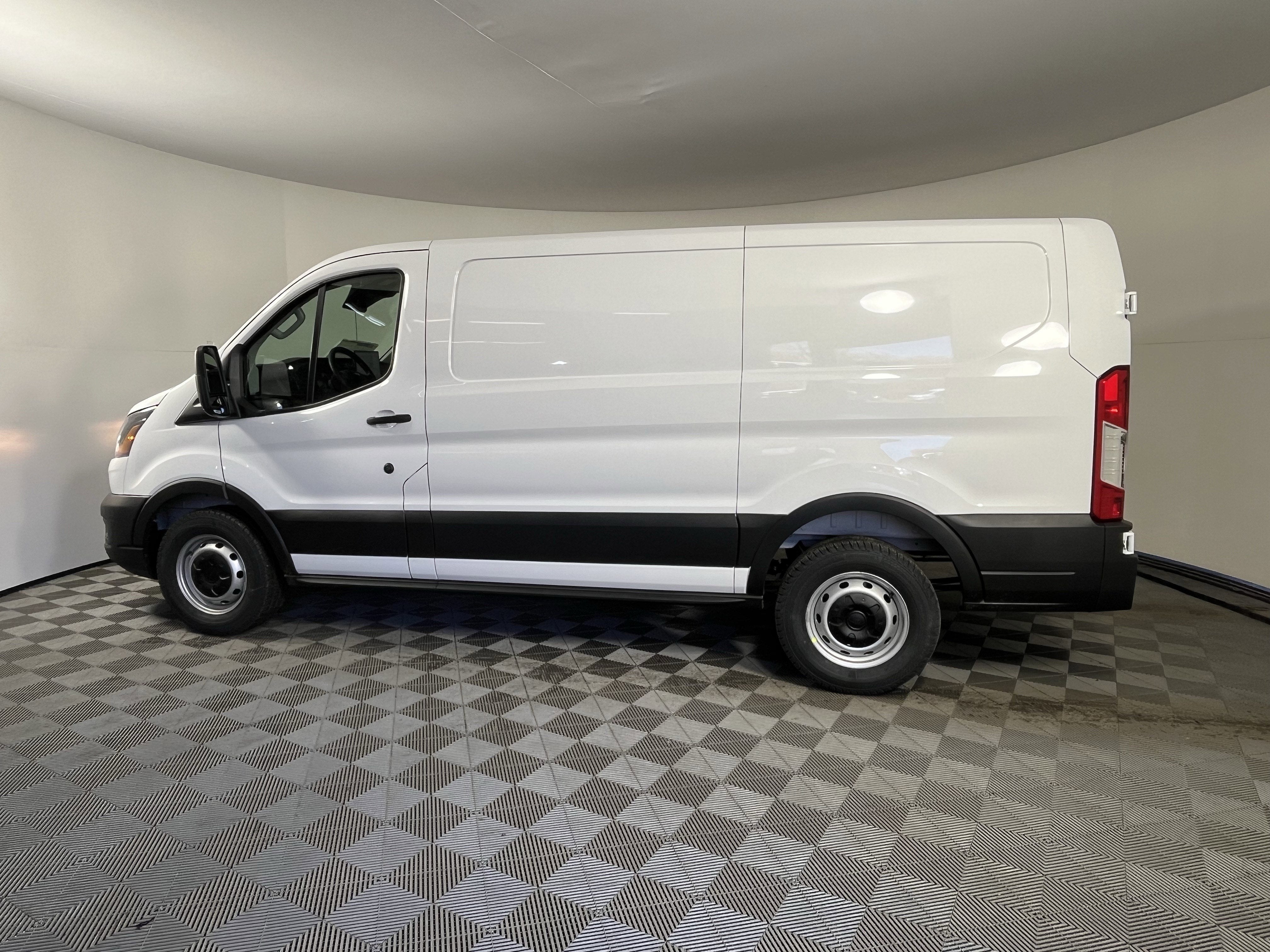 2026 Ford Transit Cargo Van T-150 130 Low Rf 8800 GVWR RWD XL