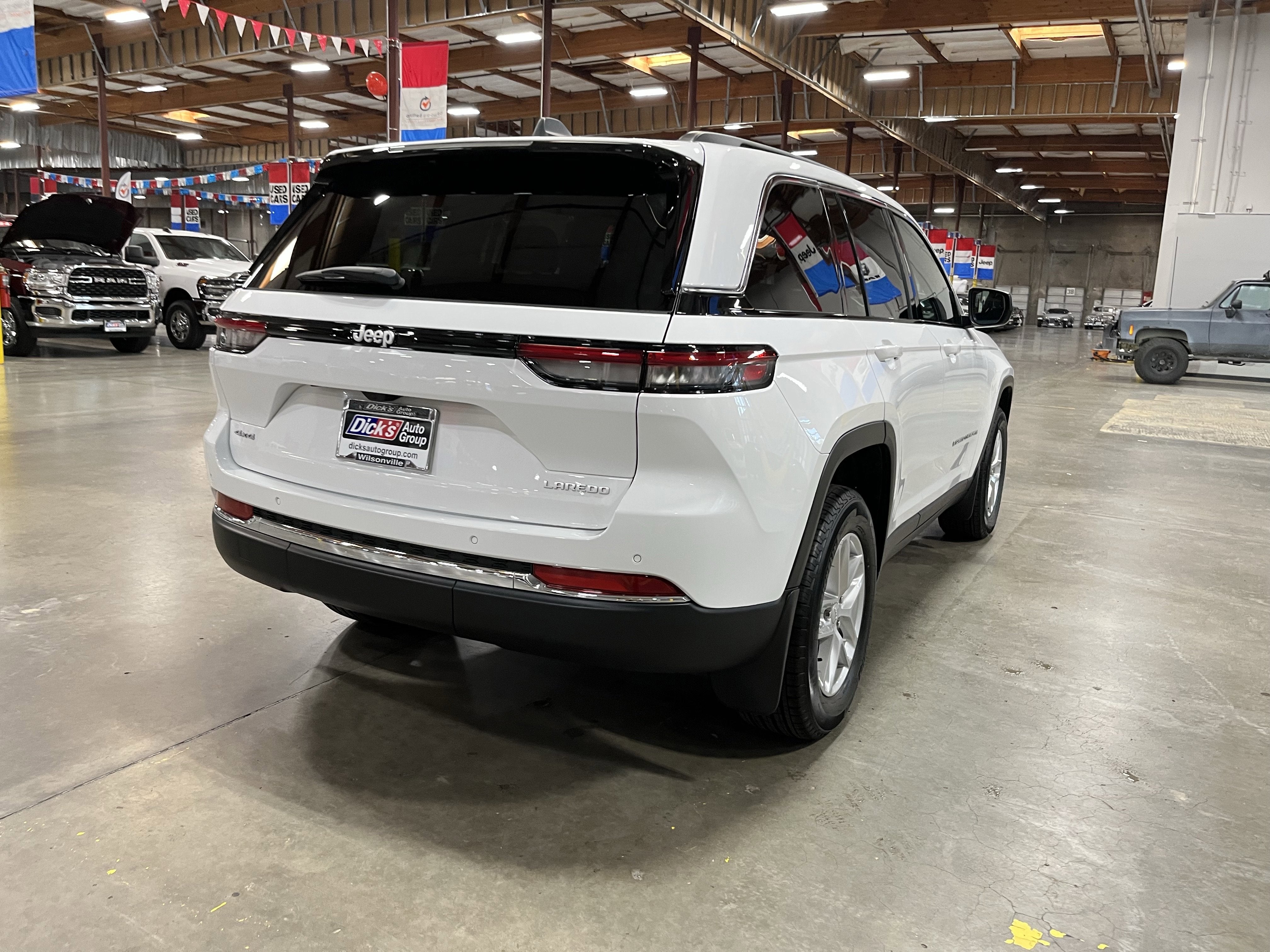 2025 Jeep Grand Cherokee Laredo