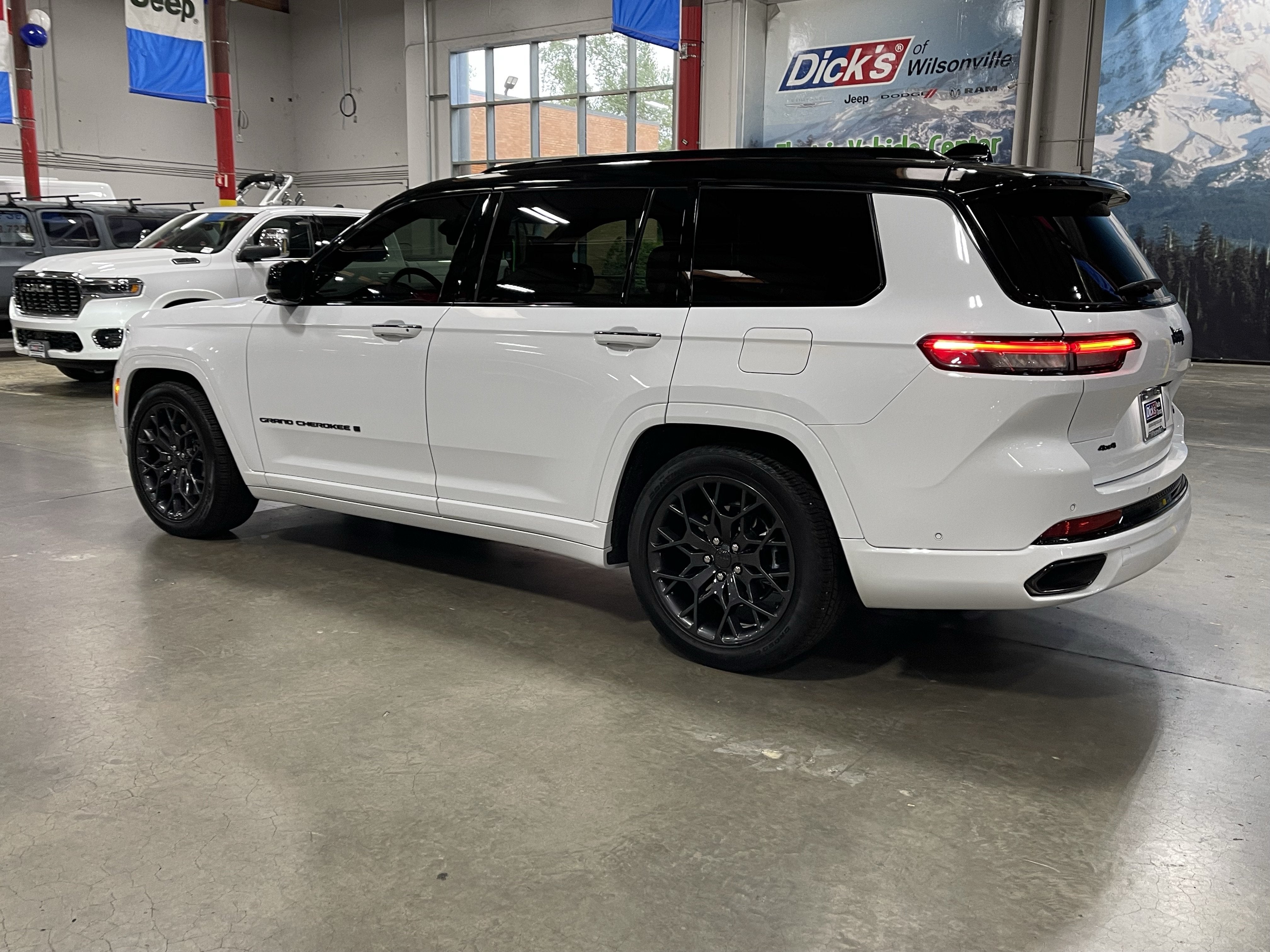 2023 Jeep Grand Cherokee L Summit
