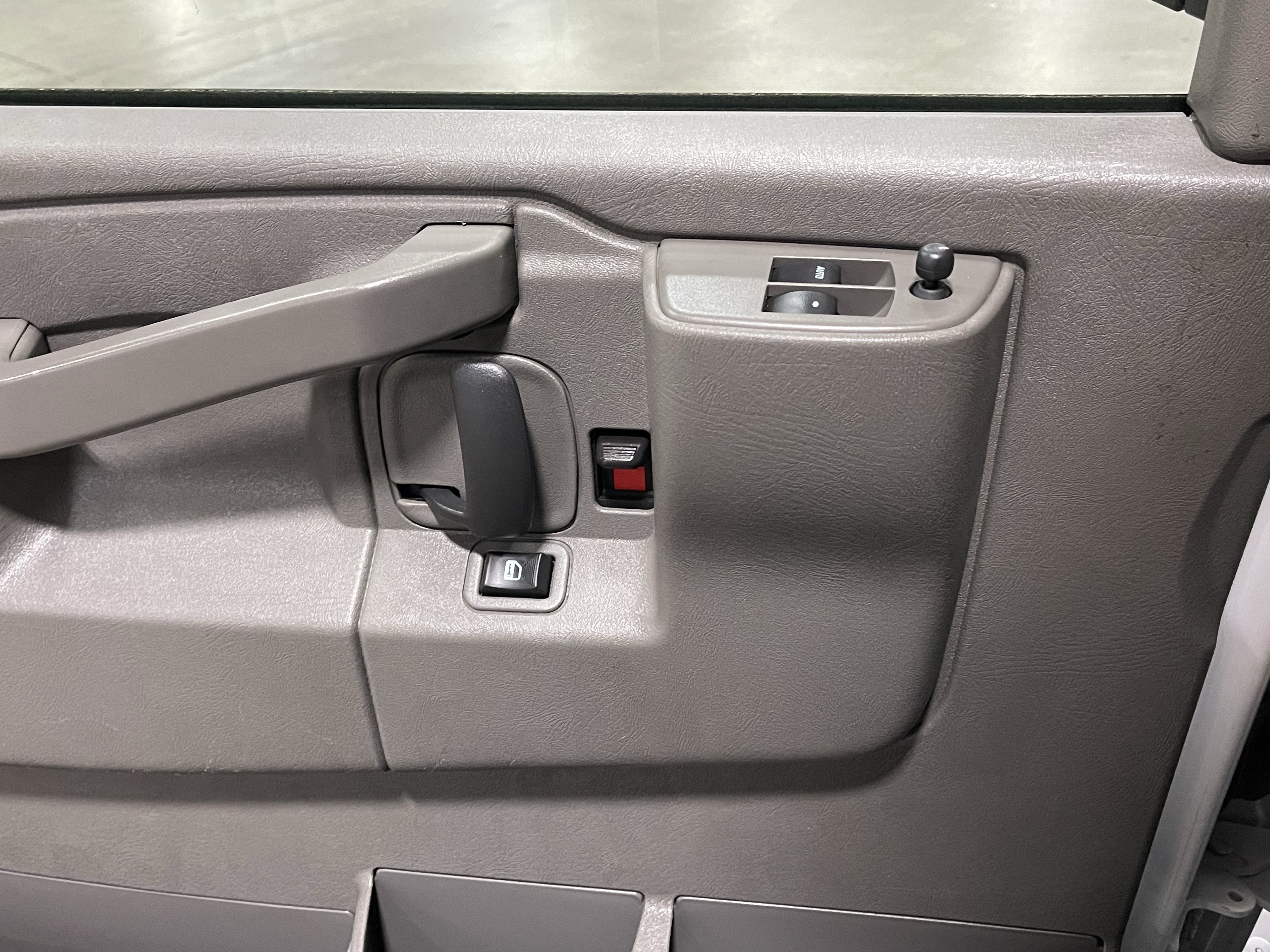 2023 Chevrolet Express 3500 LS