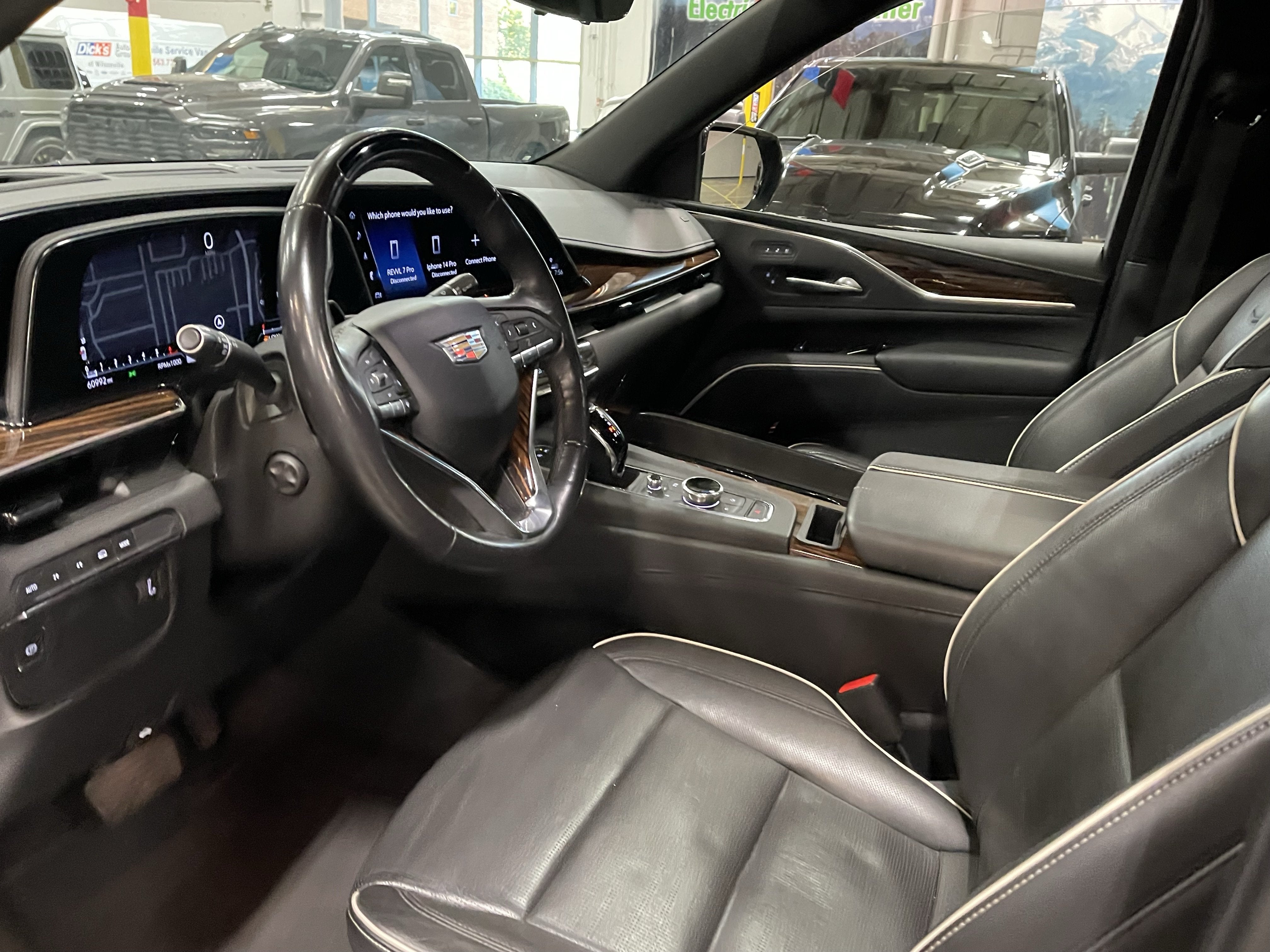 2023 Cadillac Escalade ESV Premium
