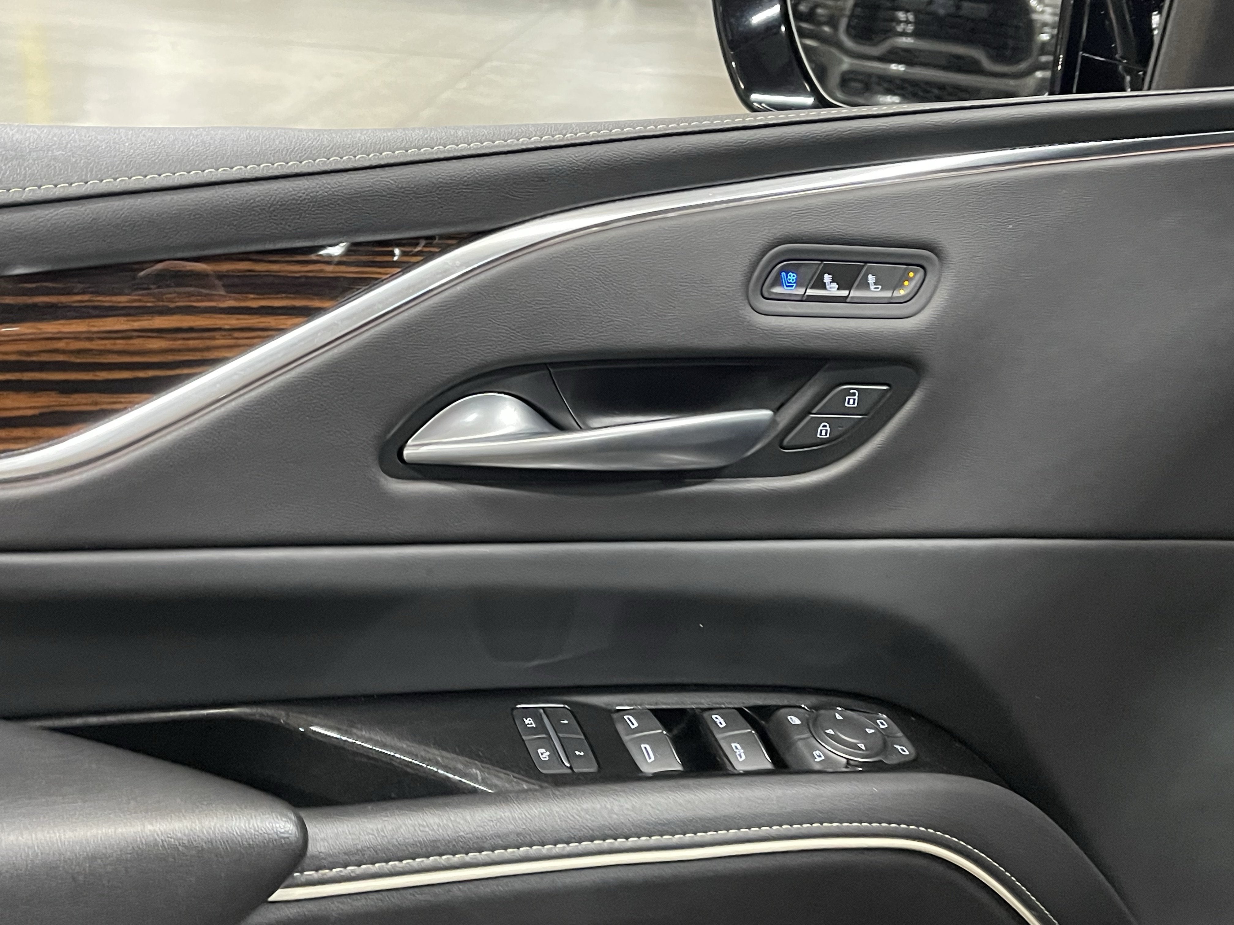 2023 Cadillac Escalade ESV Premium