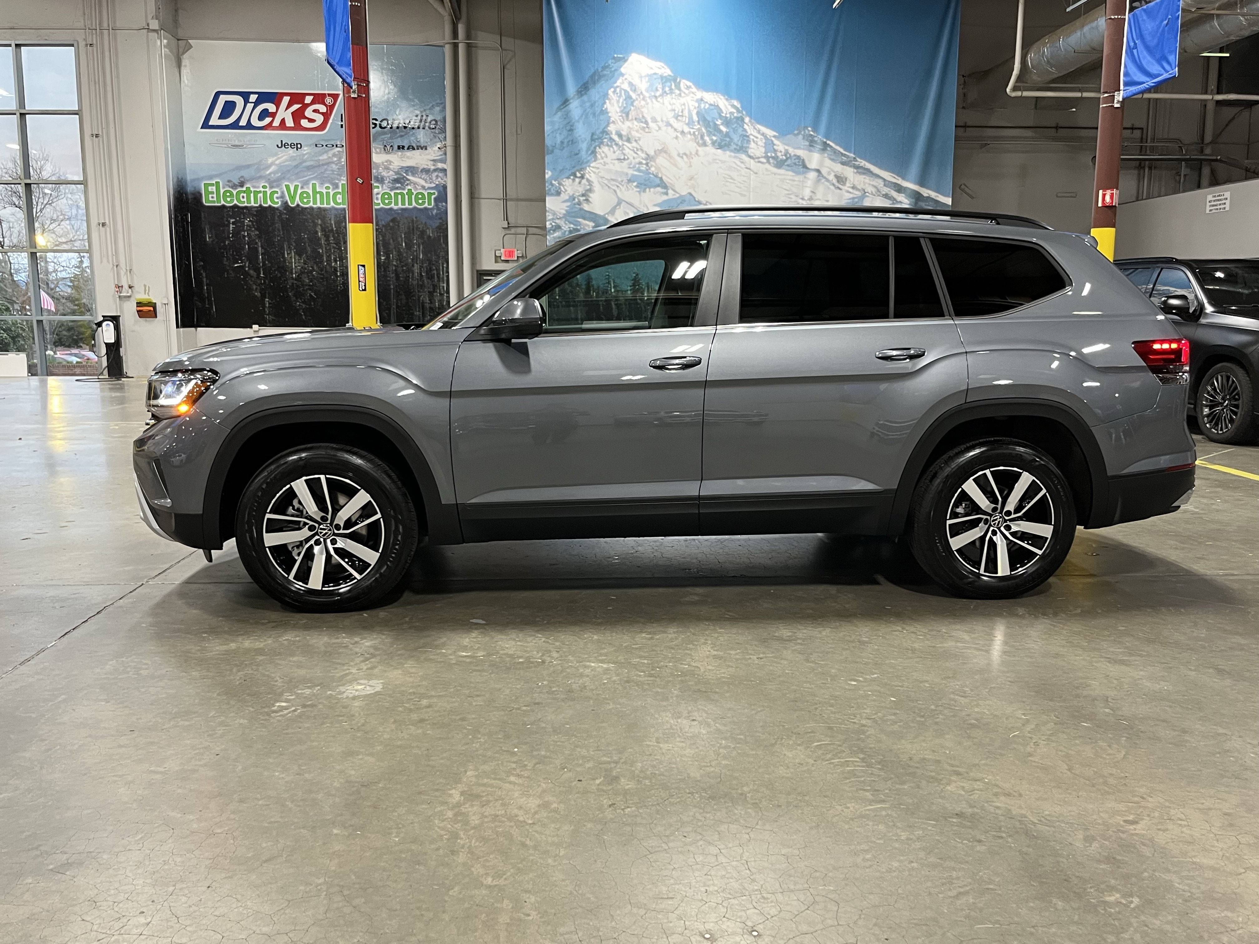 2023 Volkswagen Atlas 2.0T SE