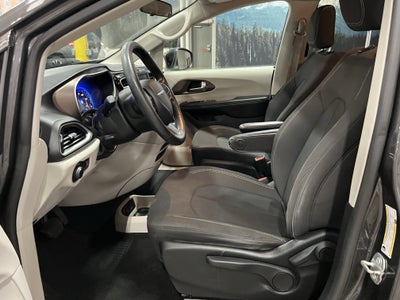 2020 Chrysler Voyager L