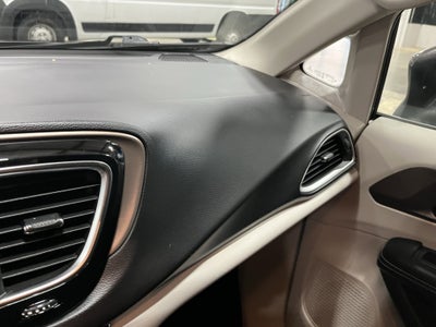 2020 Chrysler Voyager L