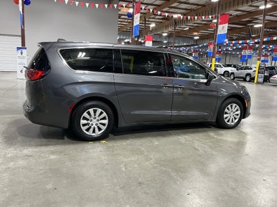 2020 Chrysler Voyager L