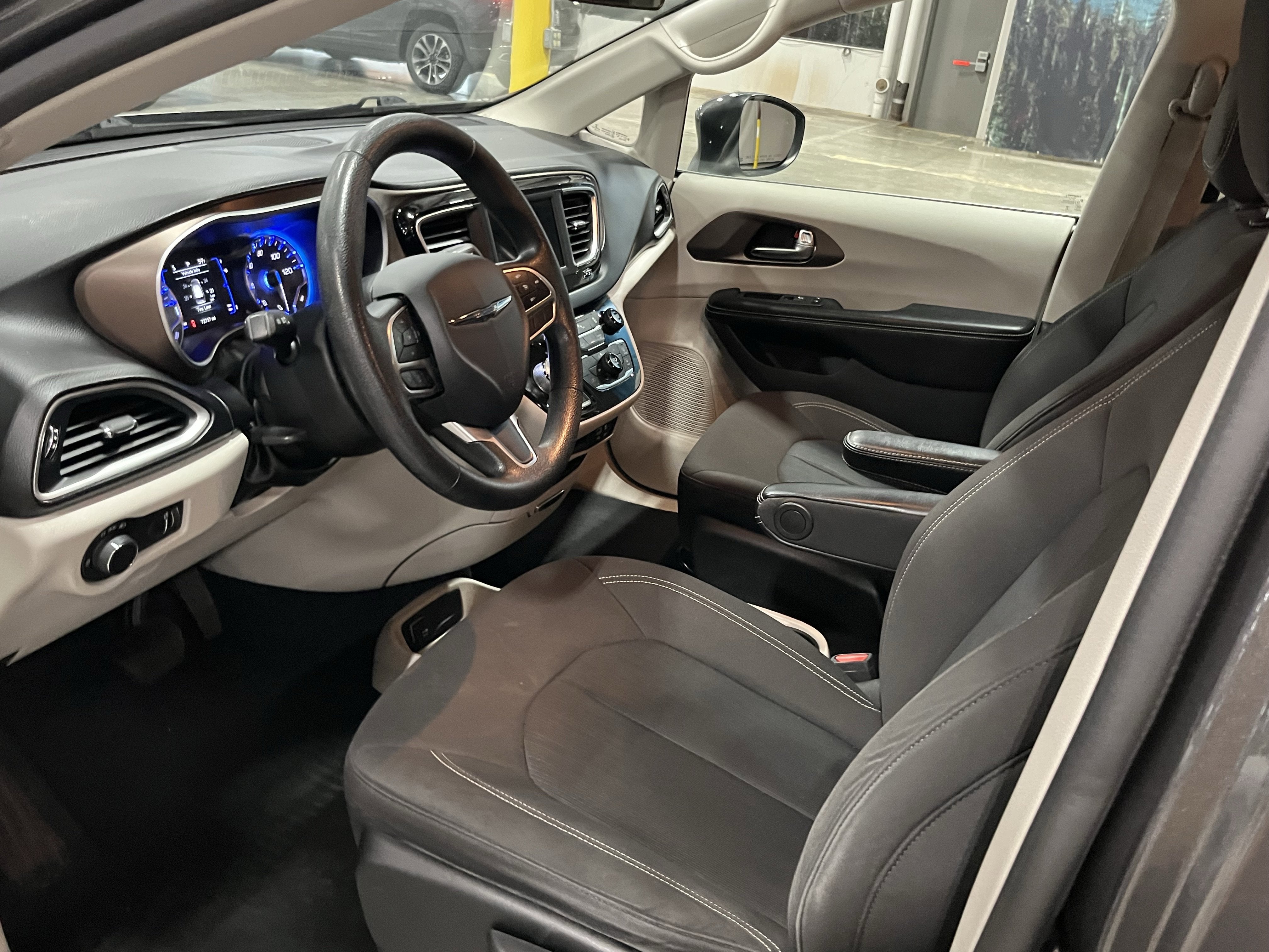 2020 Chrysler Voyager L