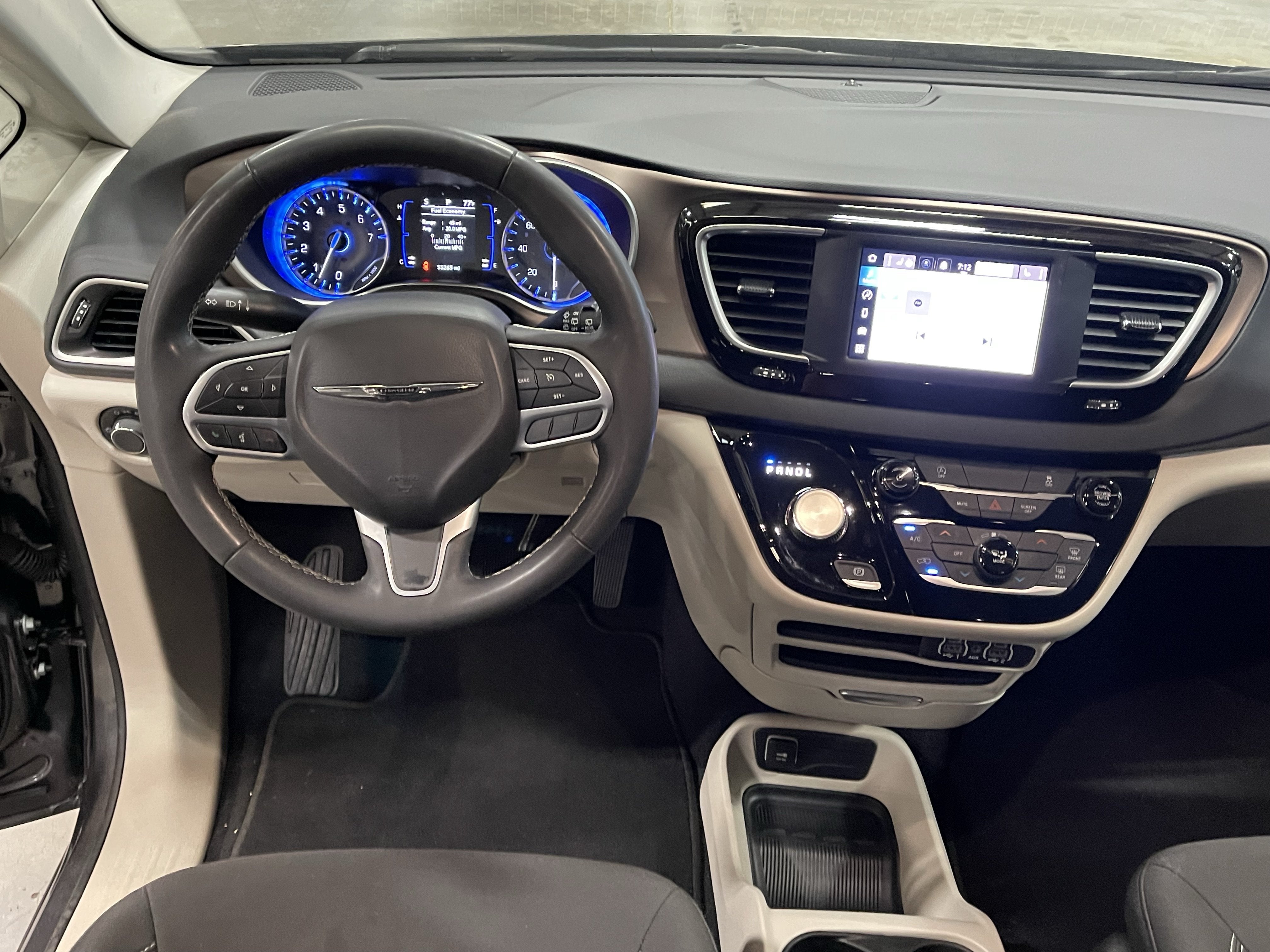 2022 Chrysler Voyager LX