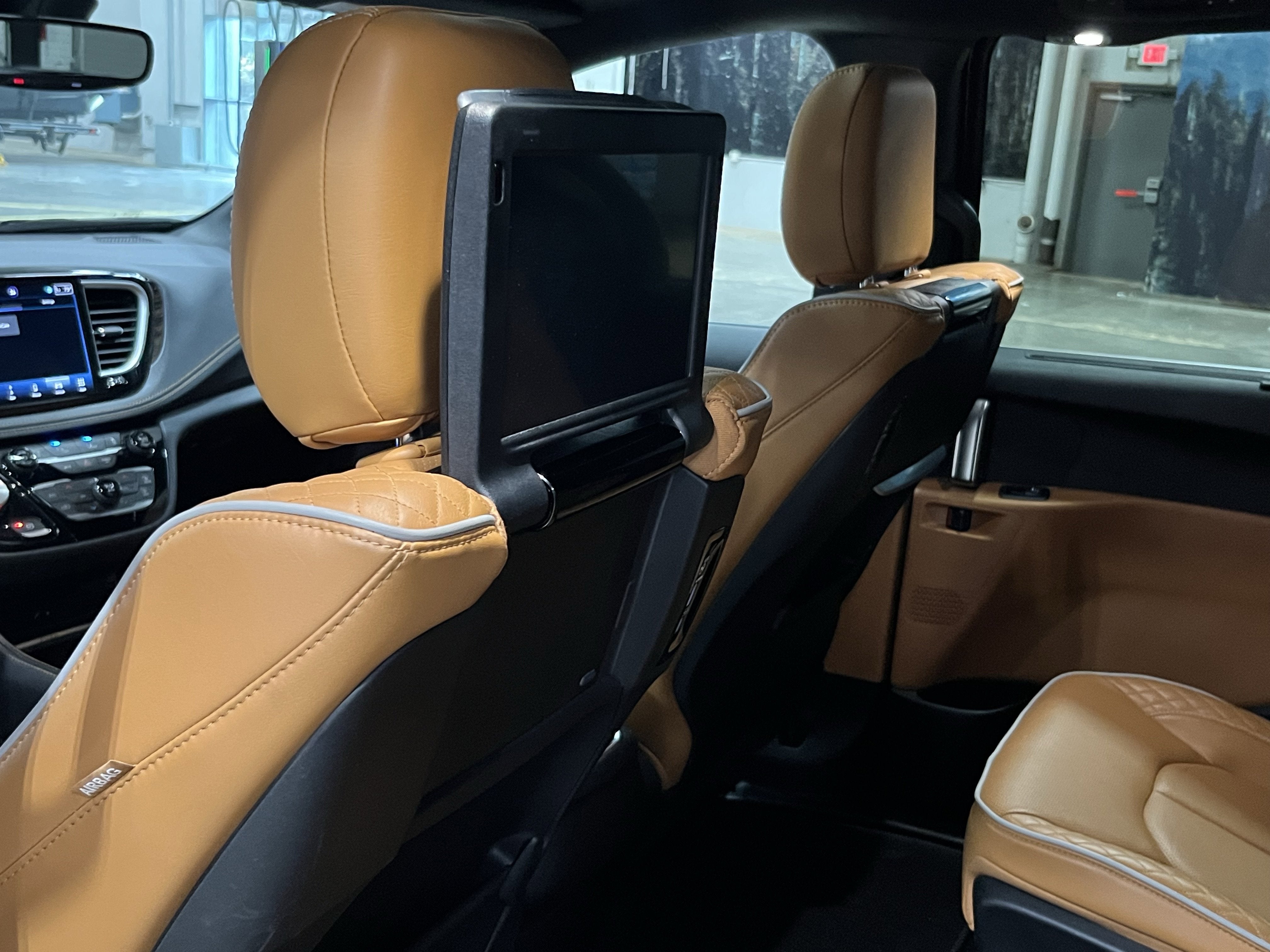 2023 Chrysler Pacifica Hybrid Pinnacle