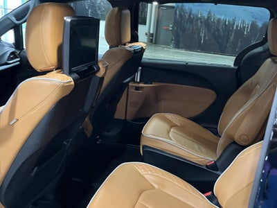 2023 Chrysler Pacifica Hybrid Pinnacle