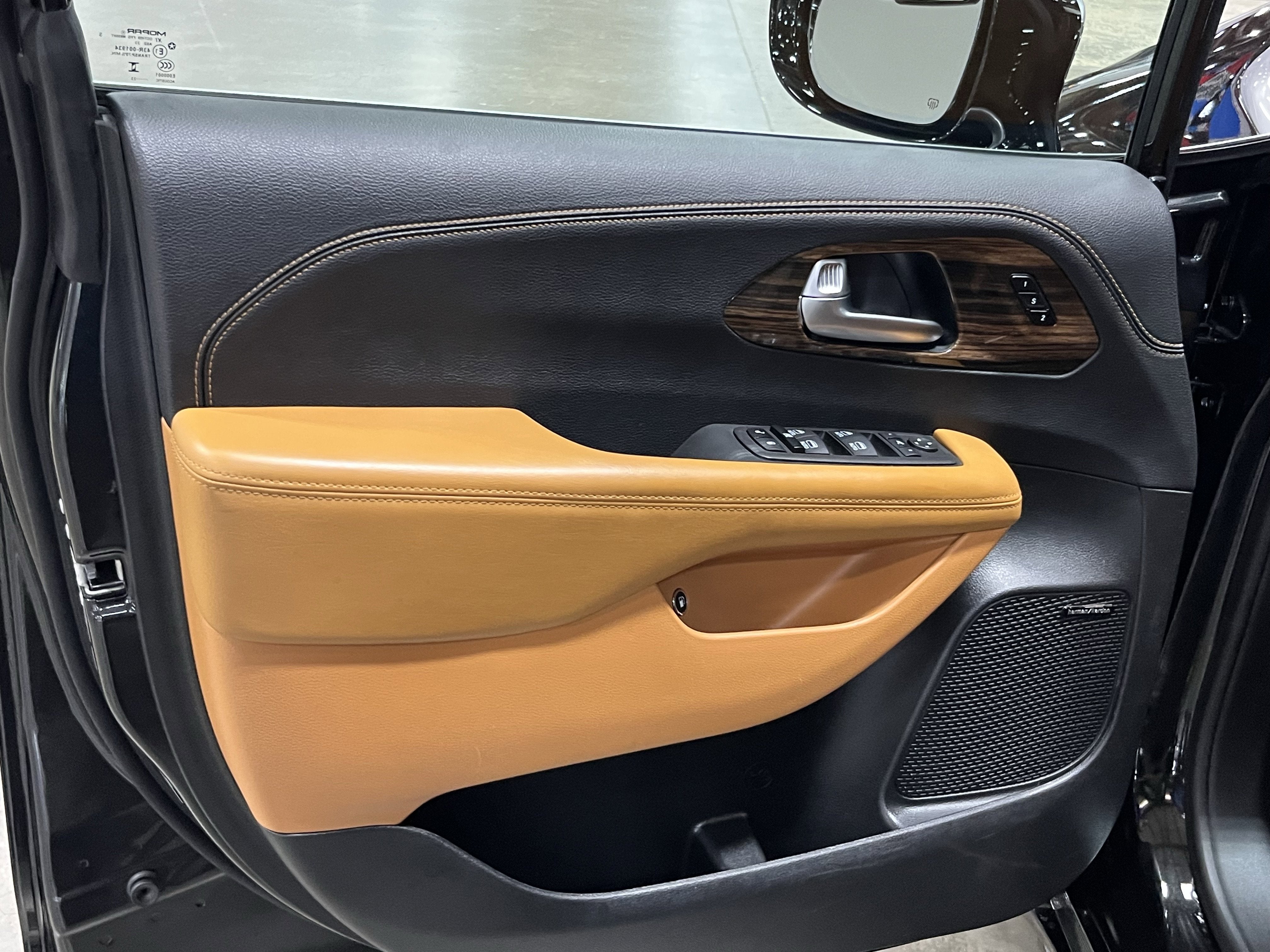 2023 Chrysler Pacifica Hybrid Pinnacle