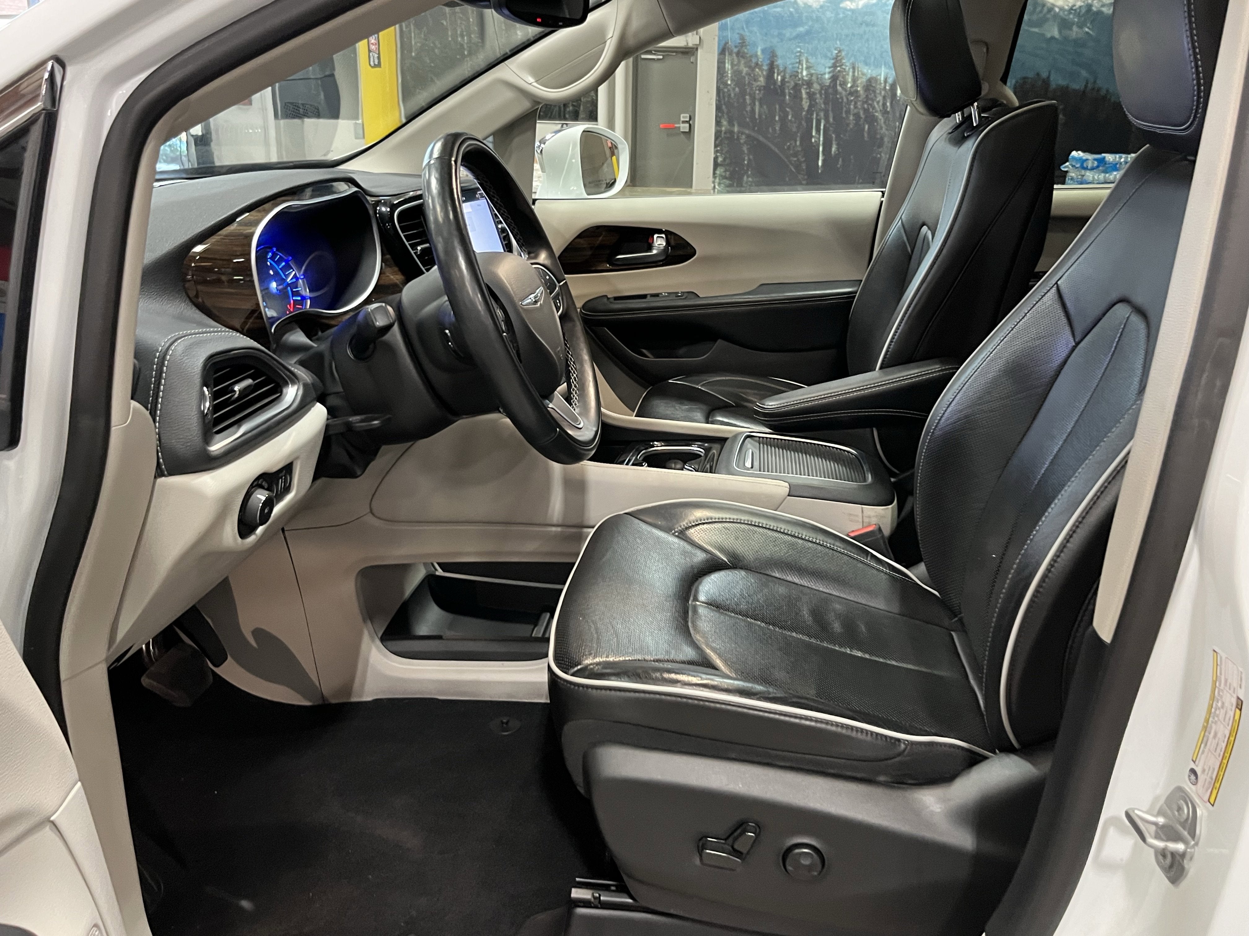 2022 Chrysler Pacifica Hybrid Limited