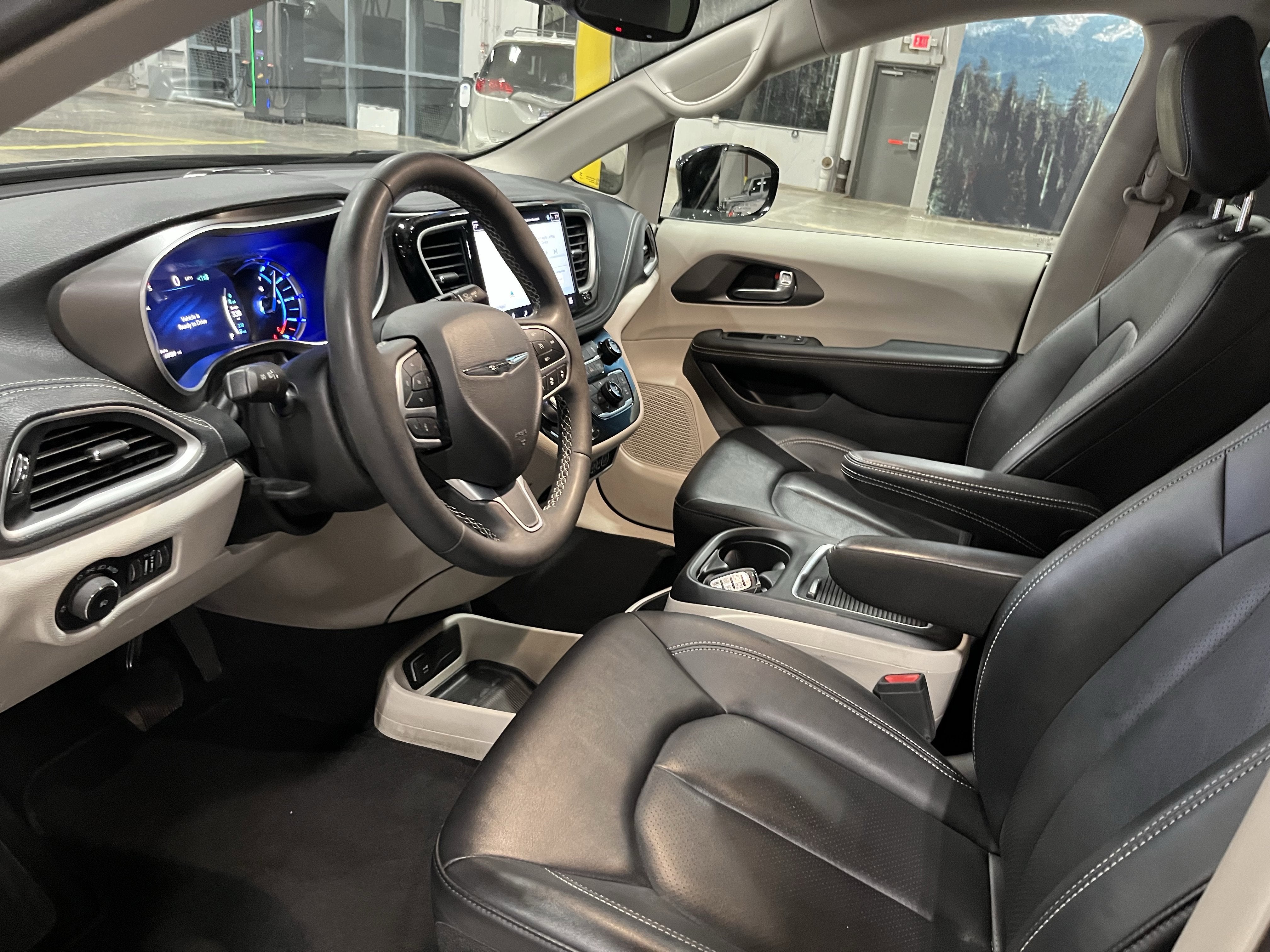 2024 Chrysler Pacifica Hybrid Select