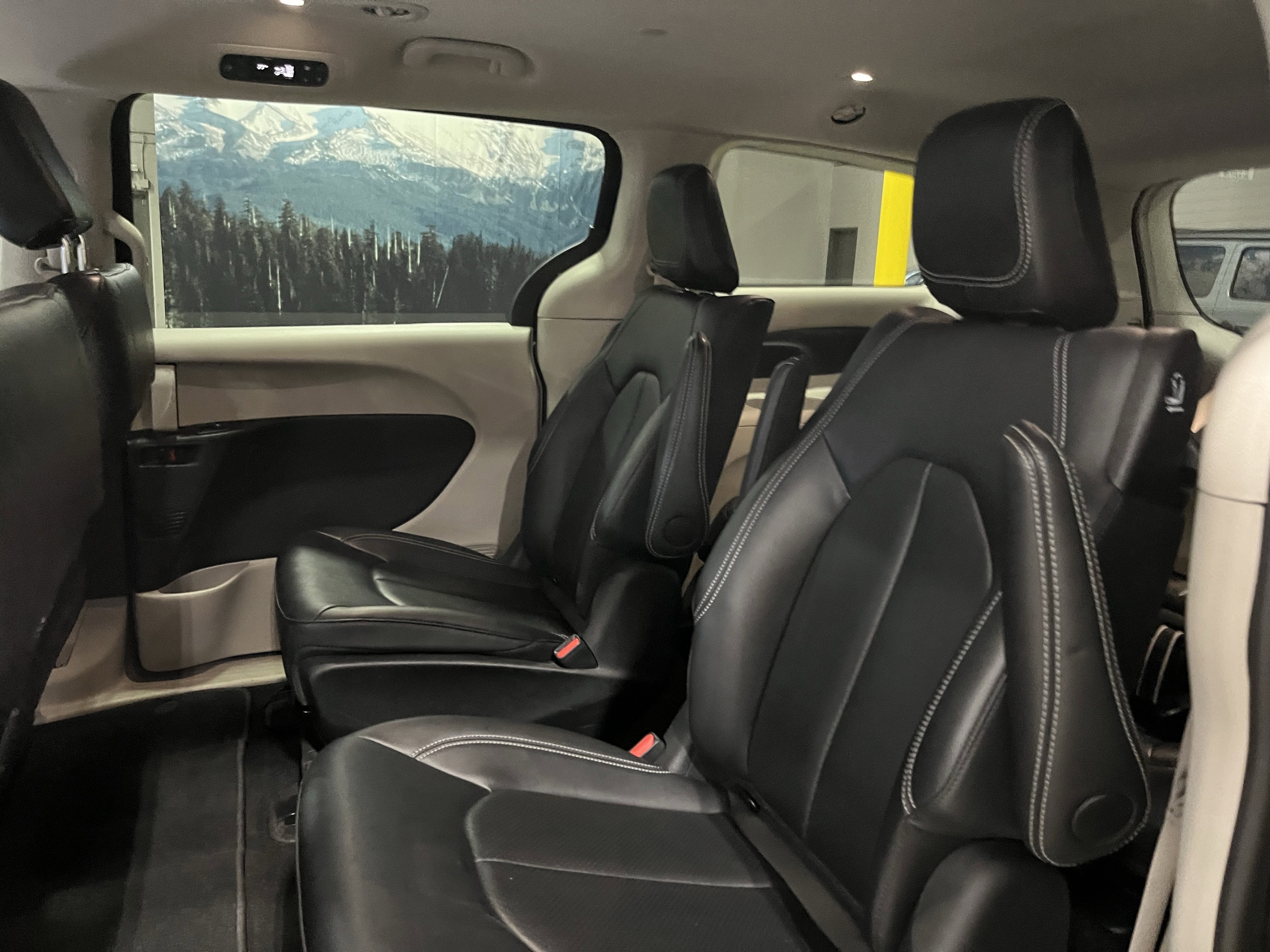 2024 Chrysler Pacifica Hybrid Select