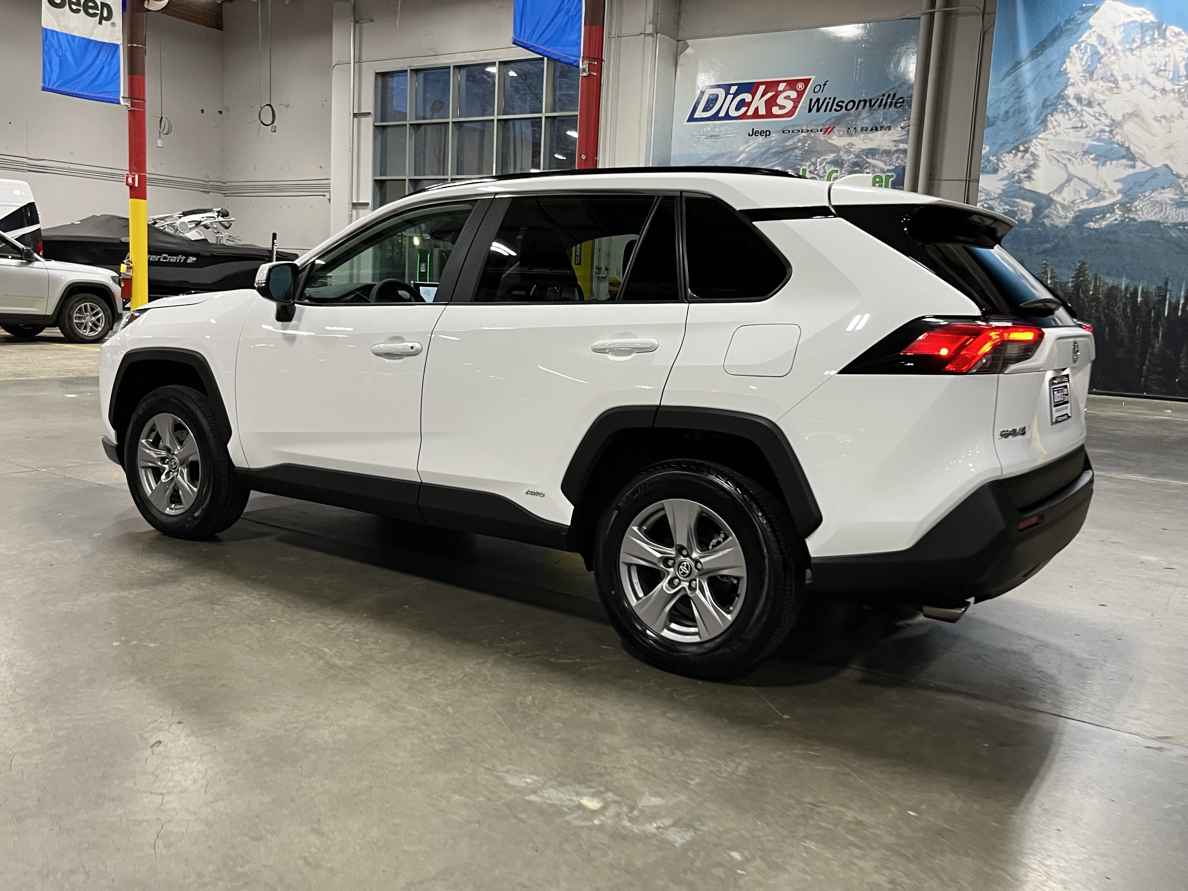 2025 Toyota RAV4 Hybrid XLE