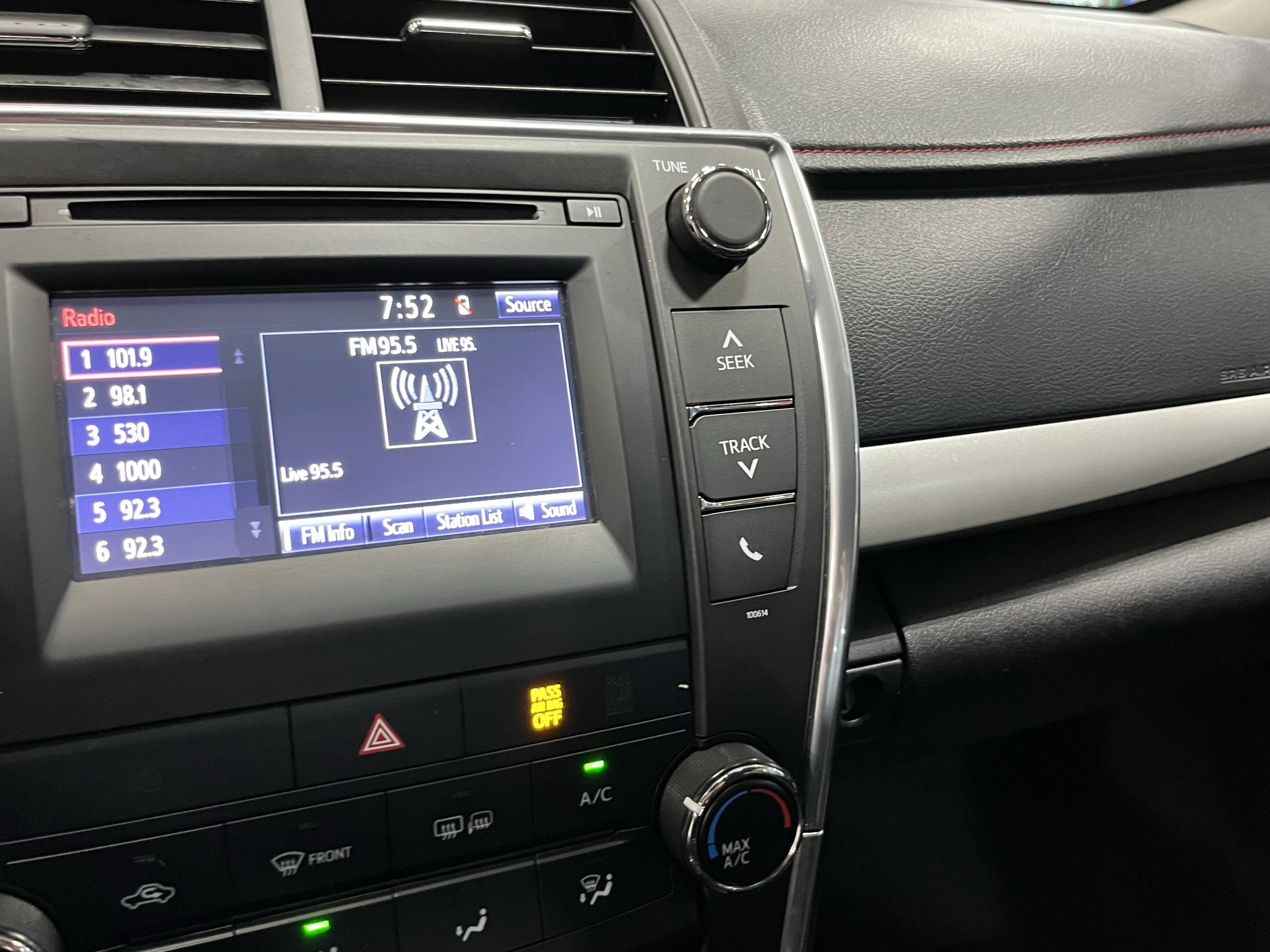 2017 Toyota Camry SE
