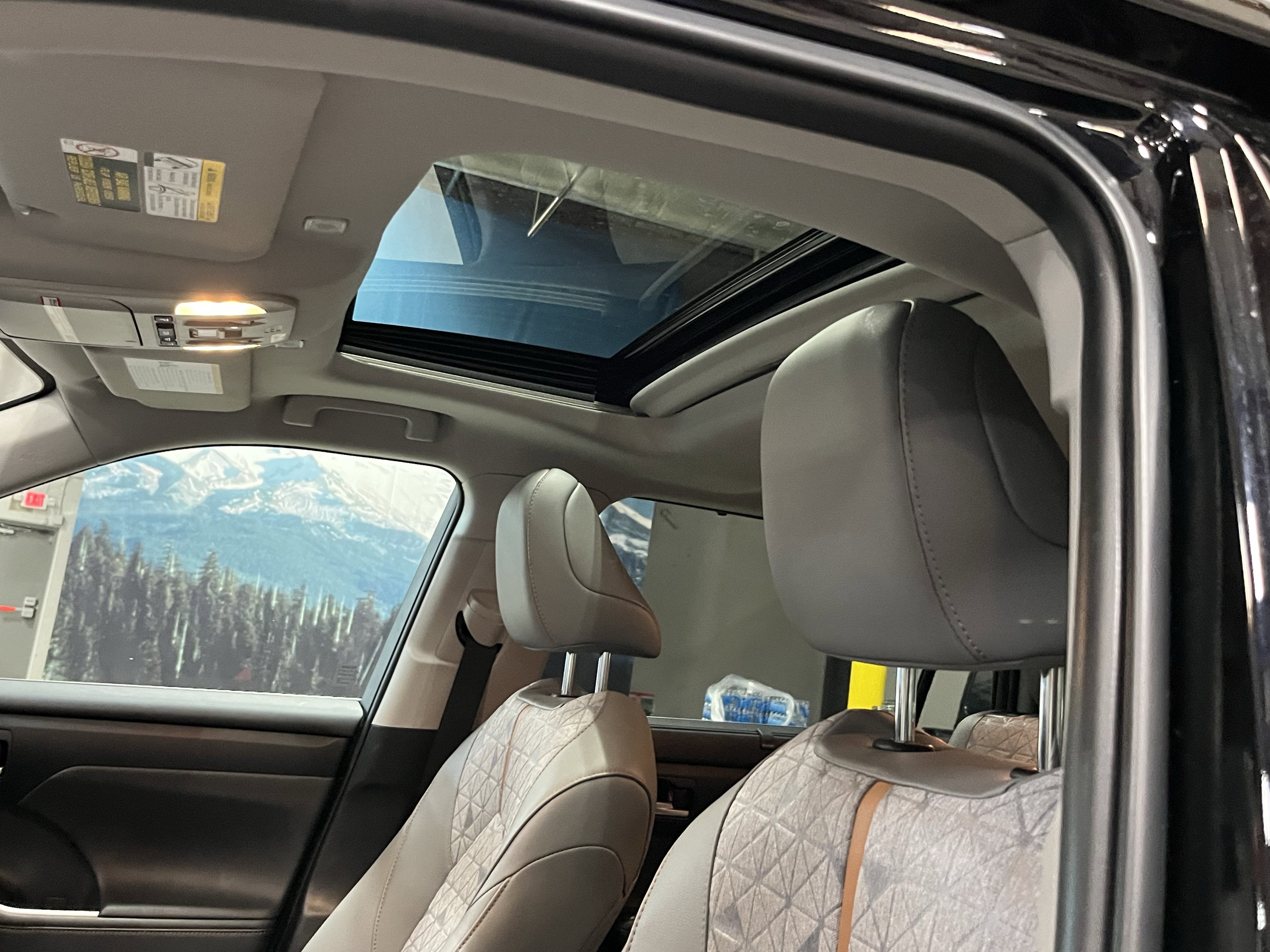 2023 Toyota Highlander Hybrid Bronze Edition