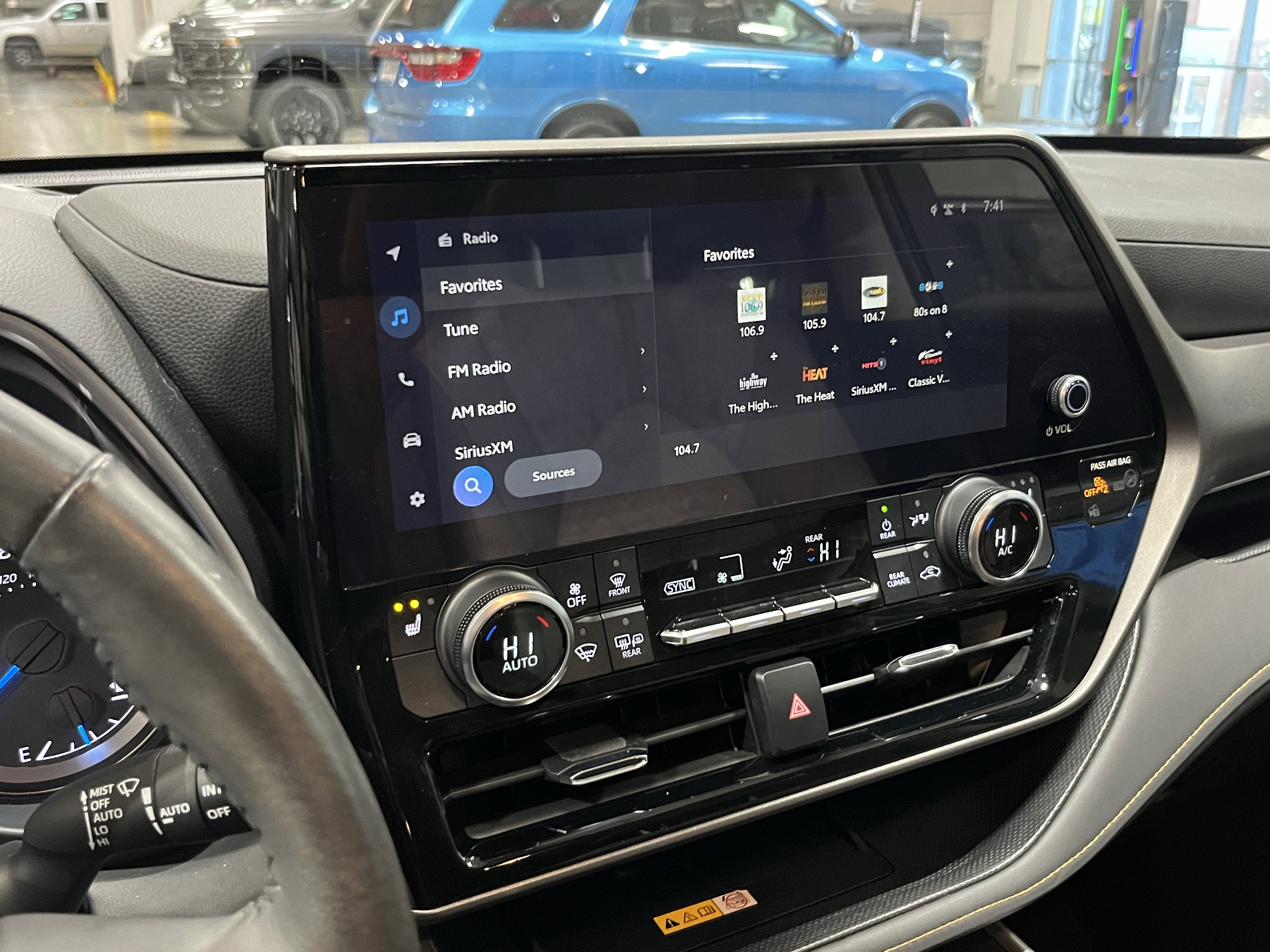 2023 Toyota Highlander Hybrid Bronze Edition