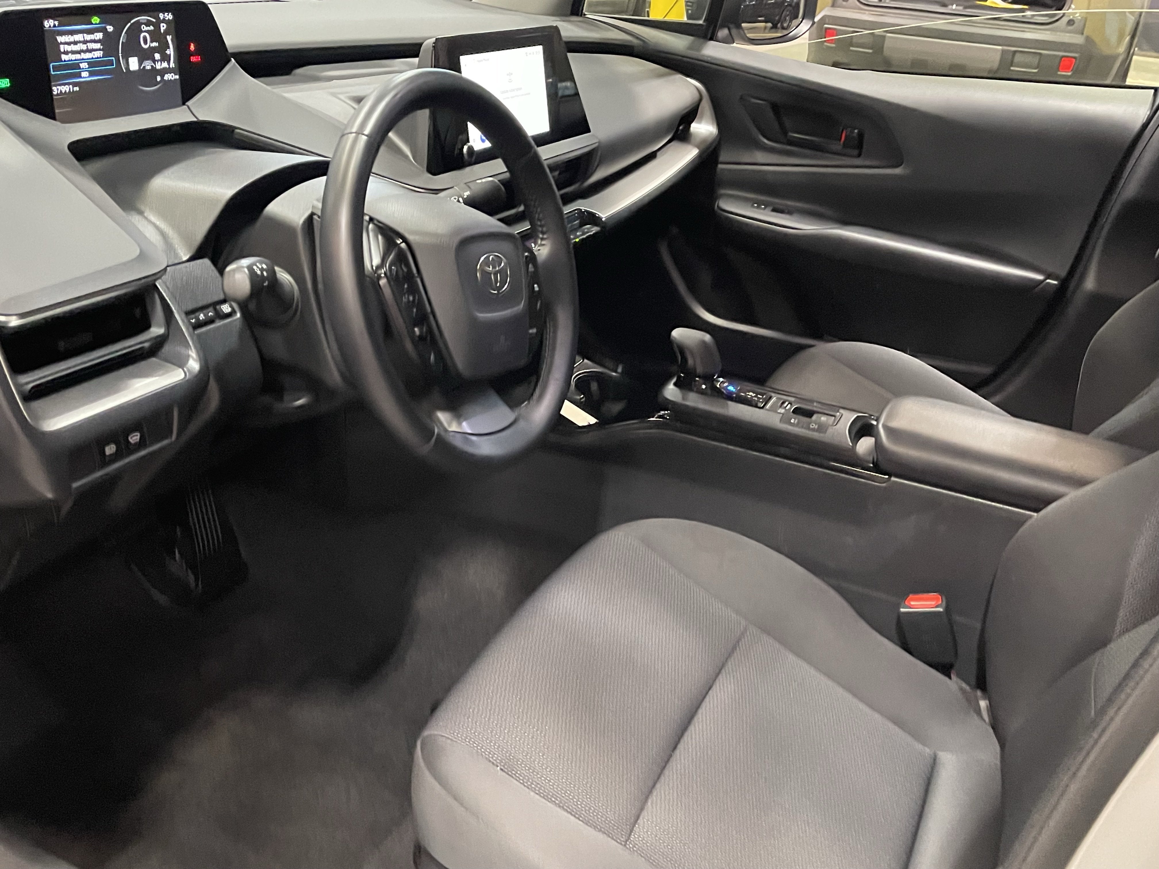 2025 Toyota Prius LE