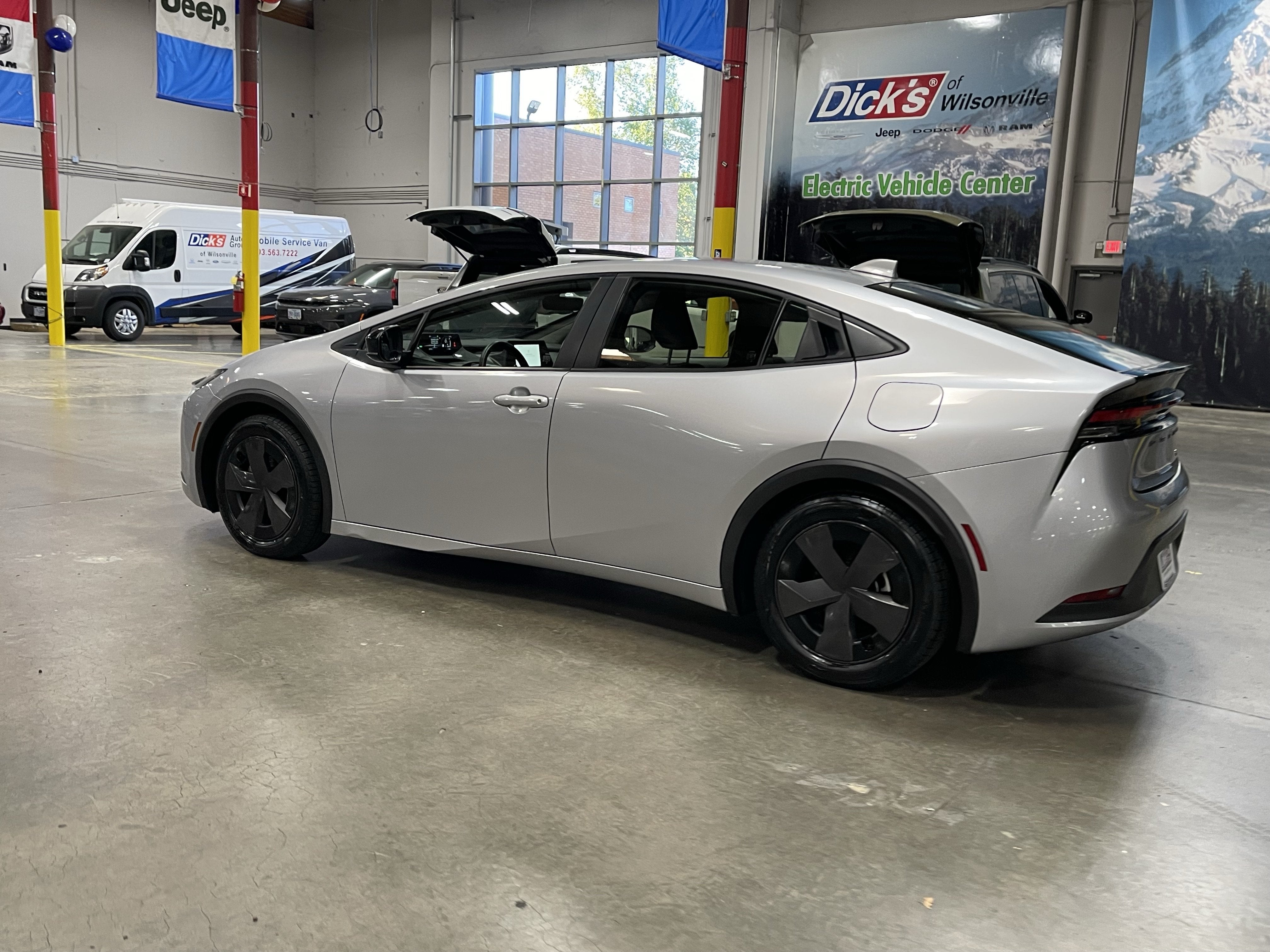 2025 Toyota Prius LE