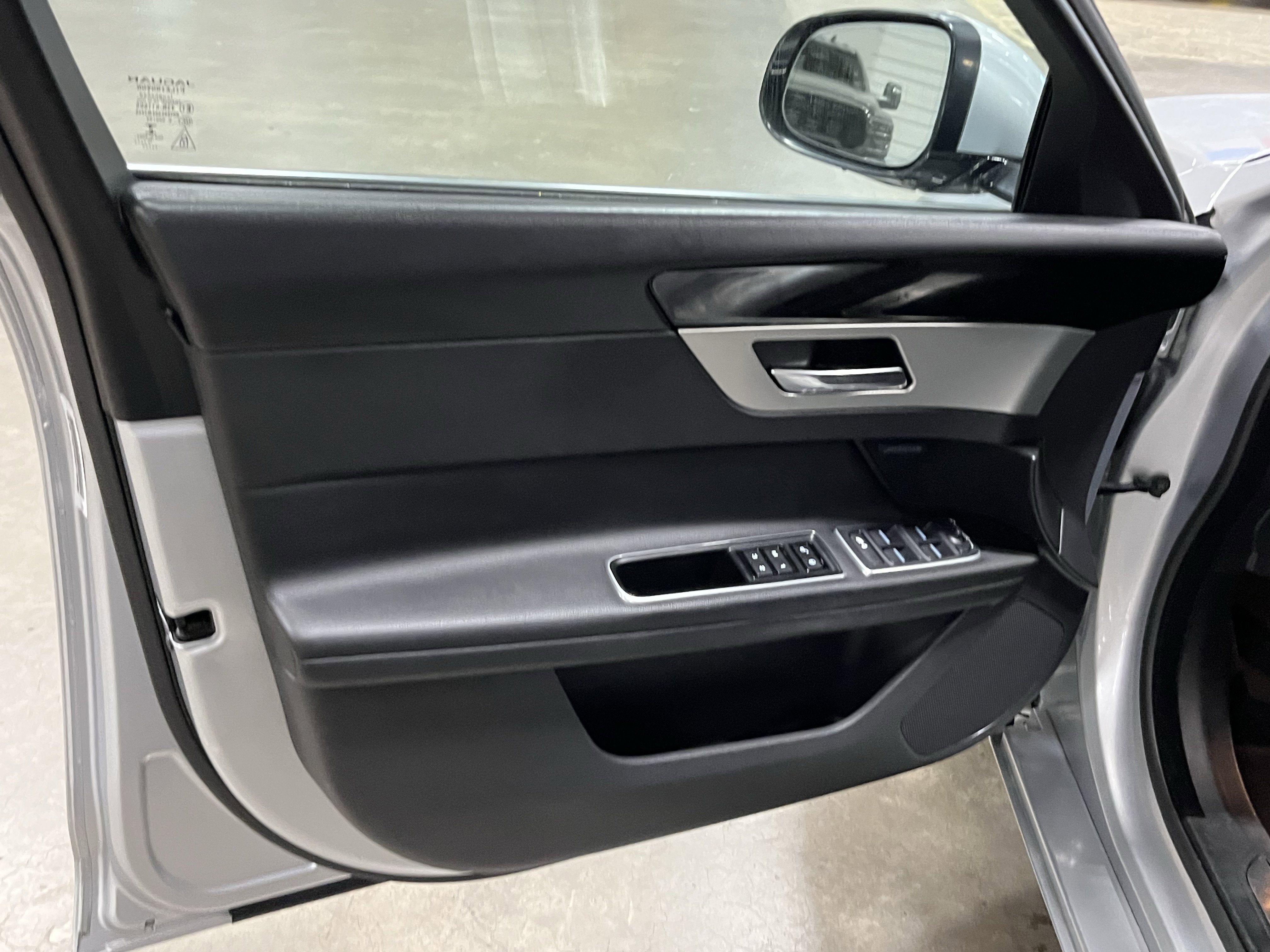 2016 Jaguar XF 35t Premium