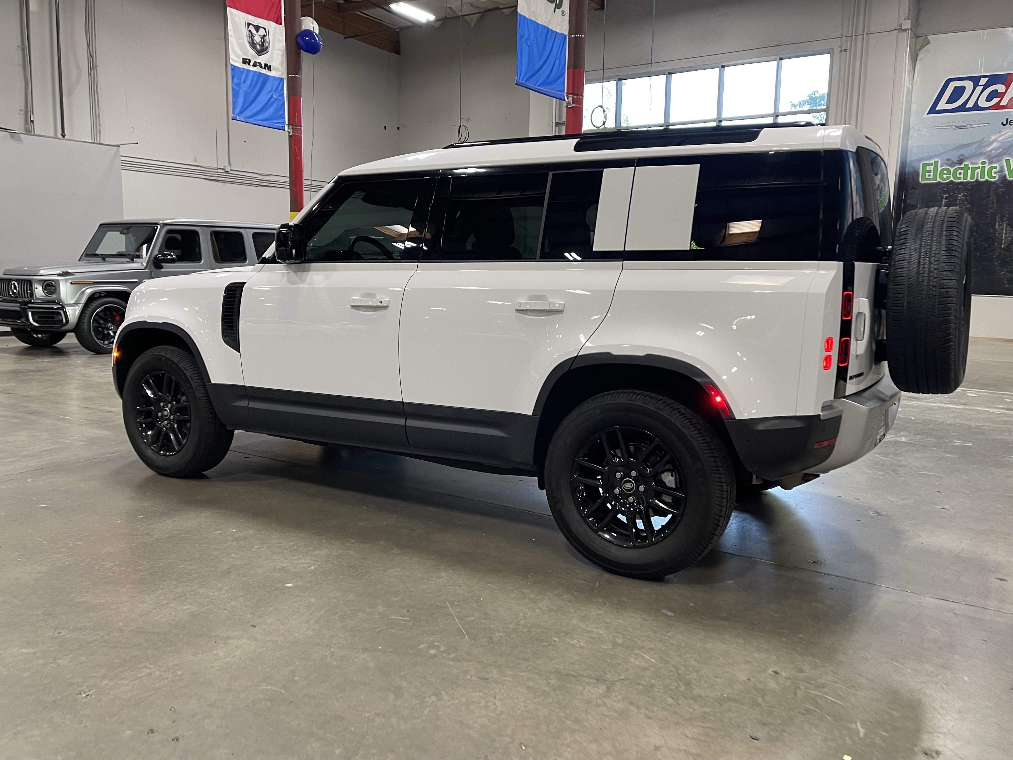 2025 Land Rover Defender 110 S