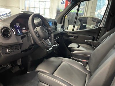 2024 Mercedes-Benz Sprinter 2500 Passenger 170 WB