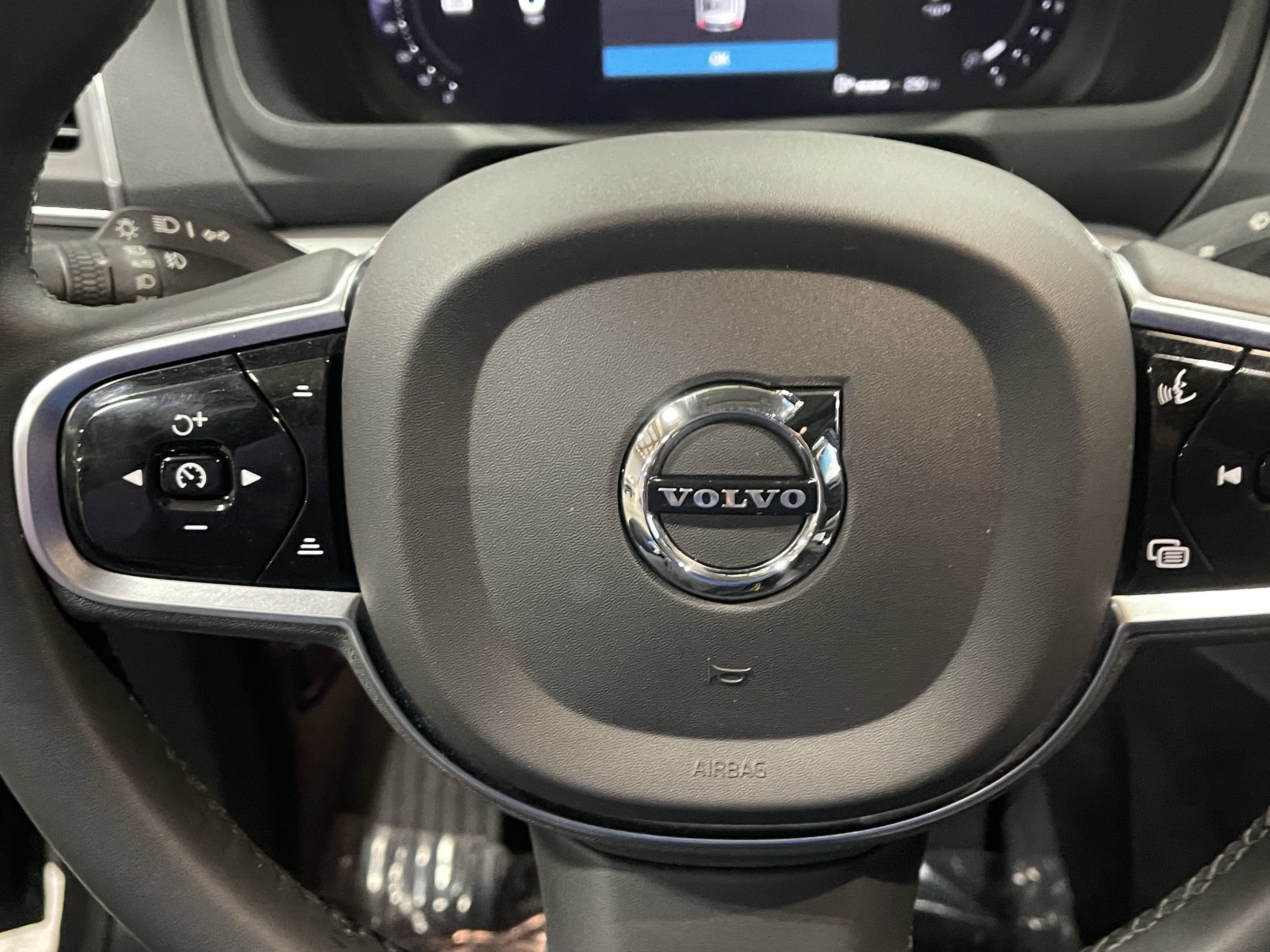2023 Volvo XC90 B5 Core