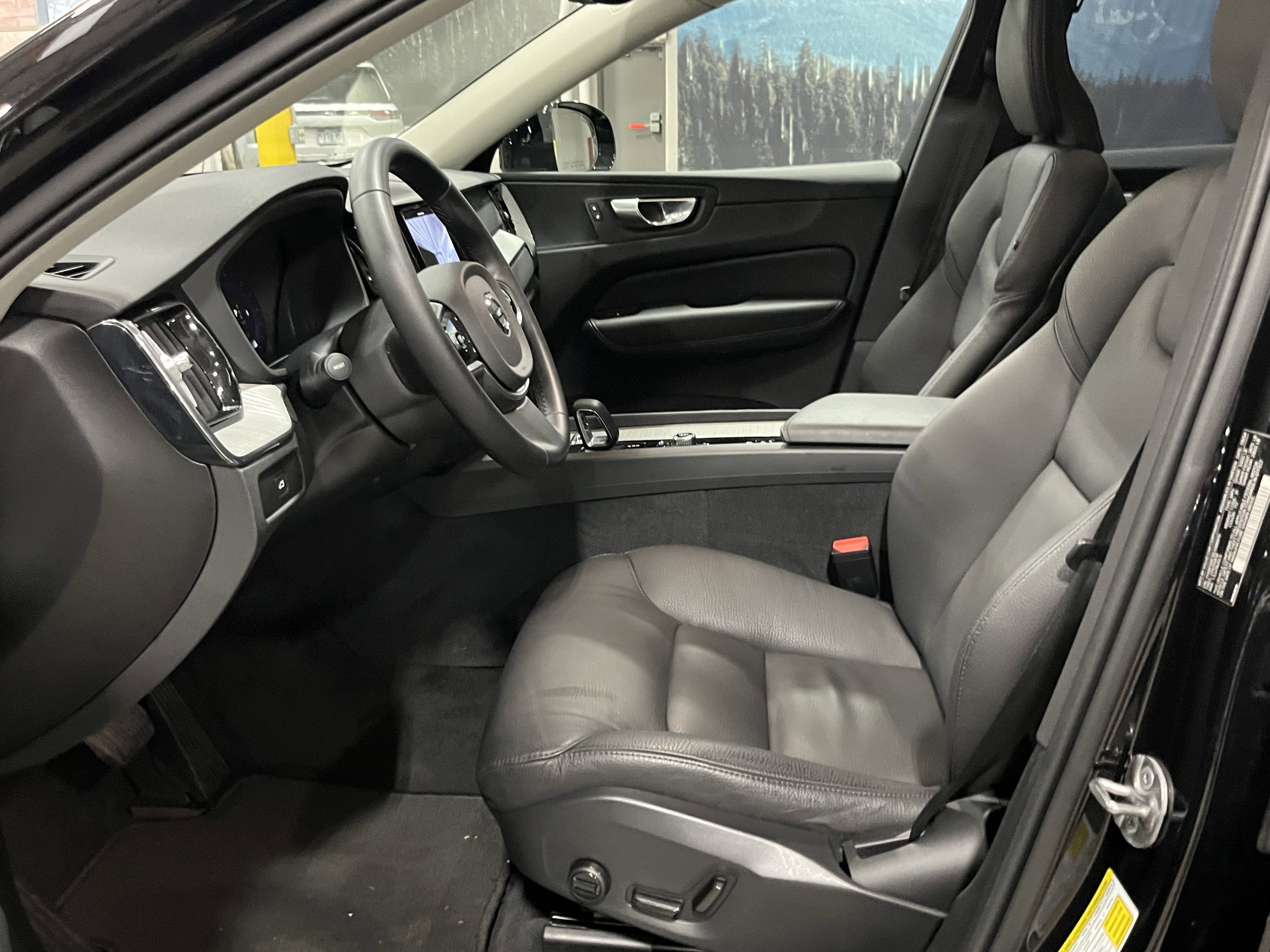 2025 Volvo XC60 B5 Plus