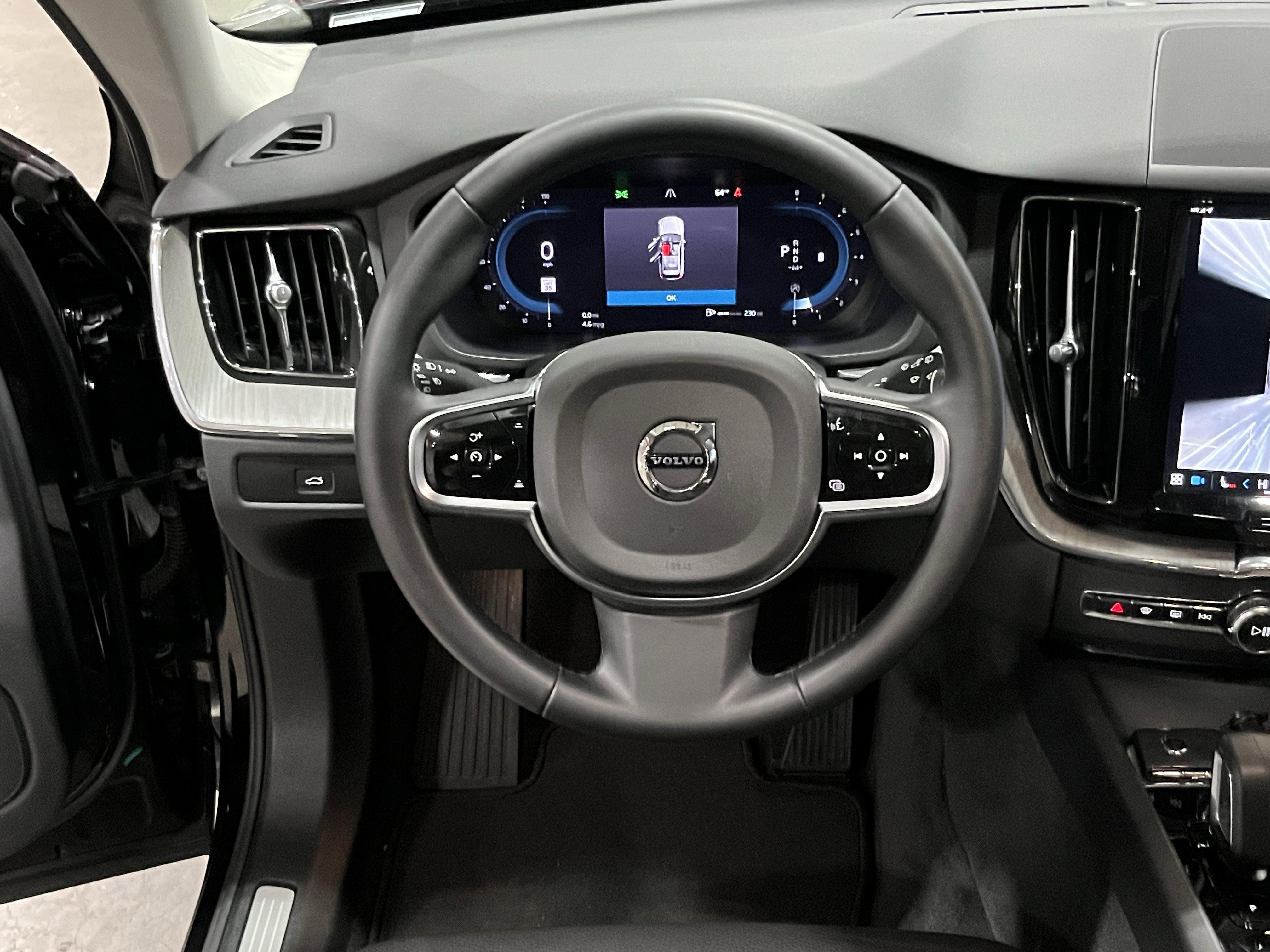 2025 Volvo XC60 B5 Plus