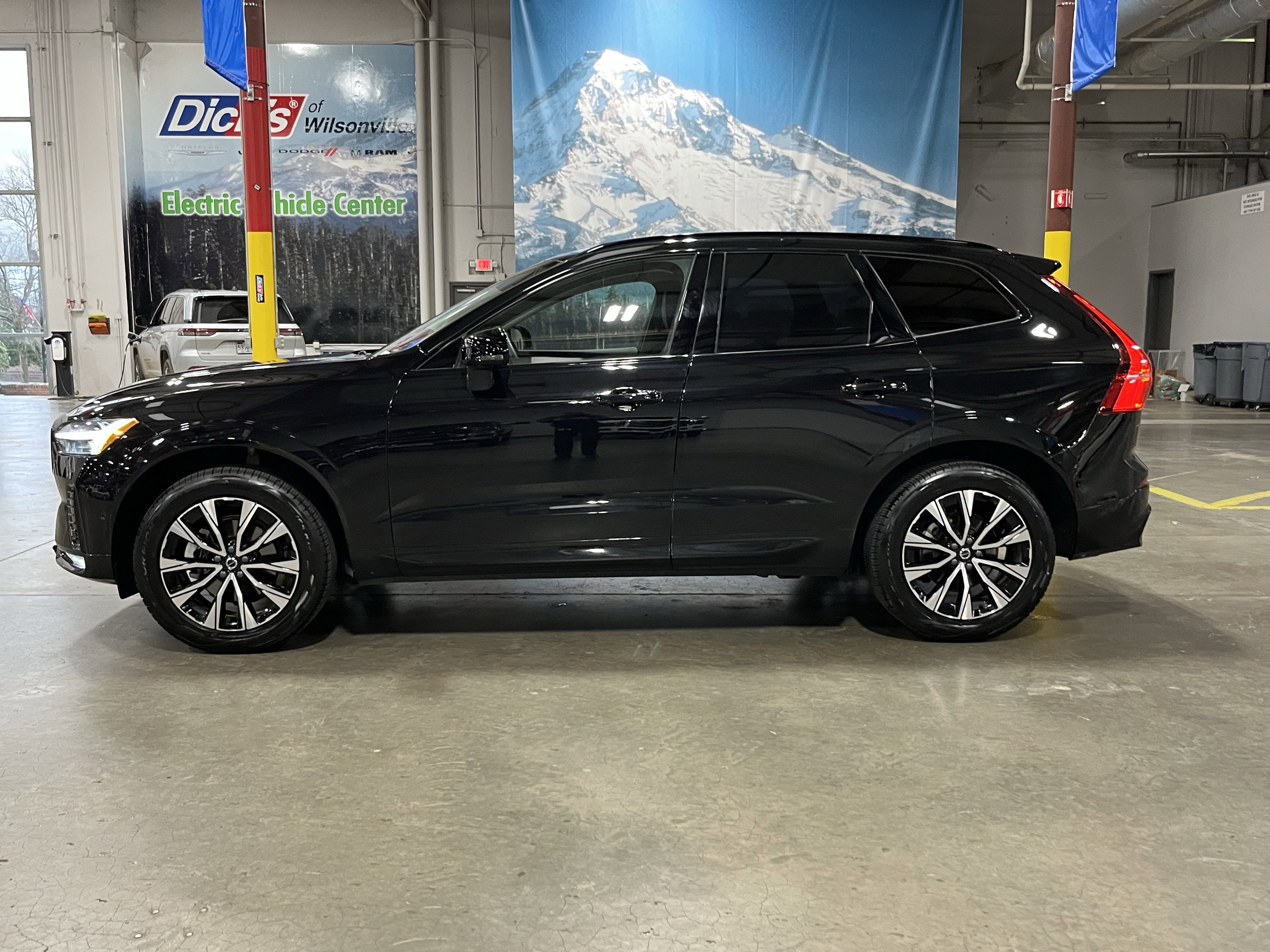 2025 Volvo XC60 B5 Plus