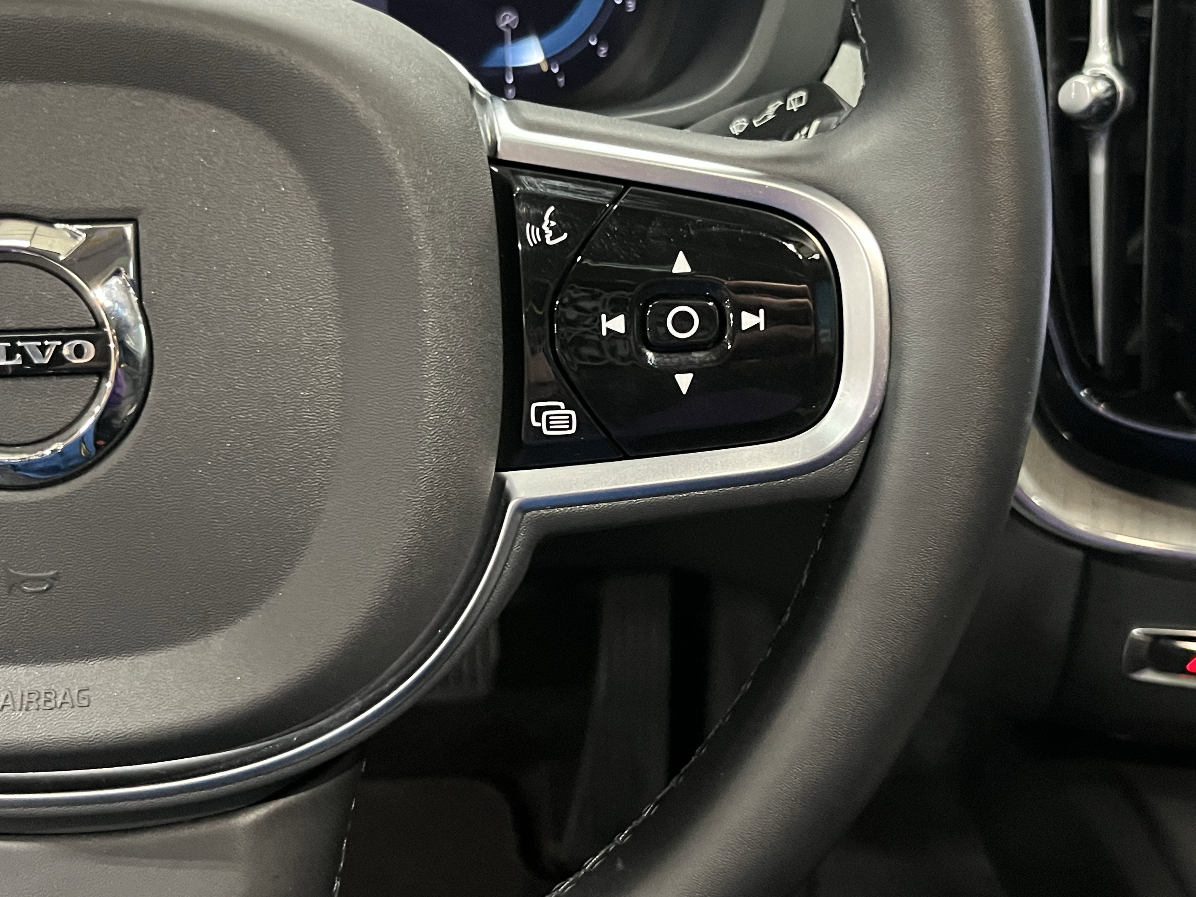 2025 Volvo XC60 B5 Plus