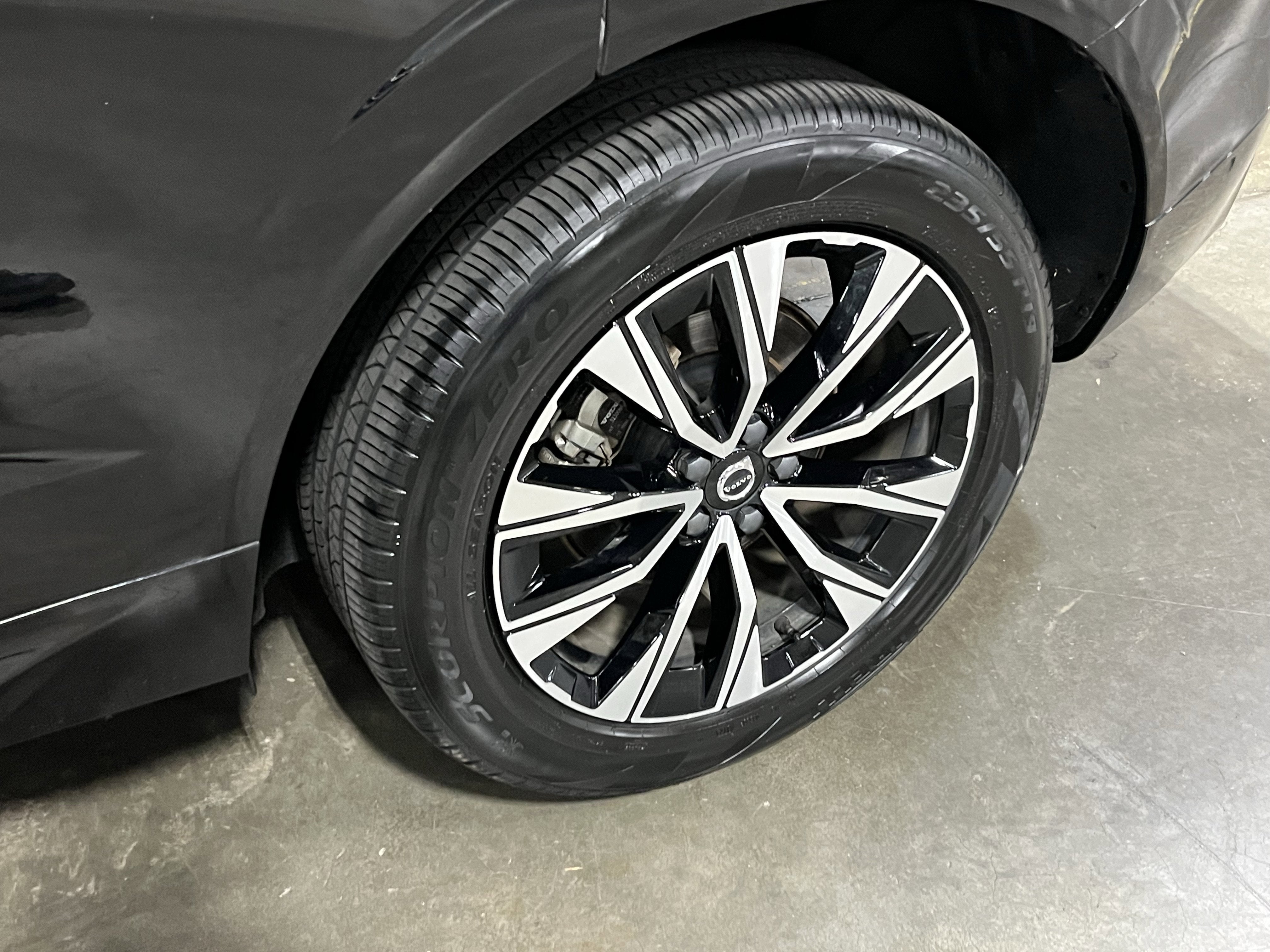 2025 Volvo XC60 B5 Plus