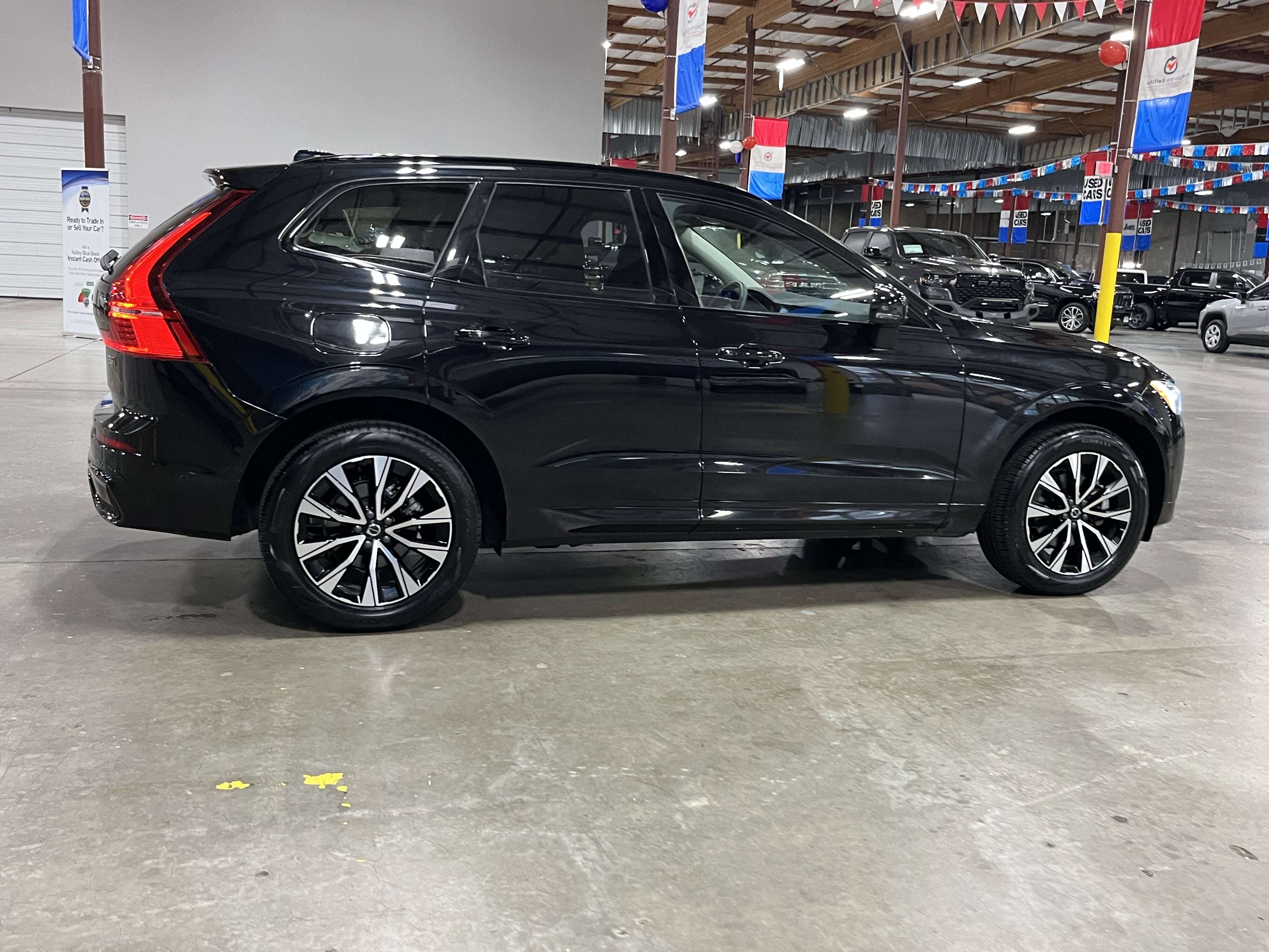 2025 Volvo XC60 B5 Plus