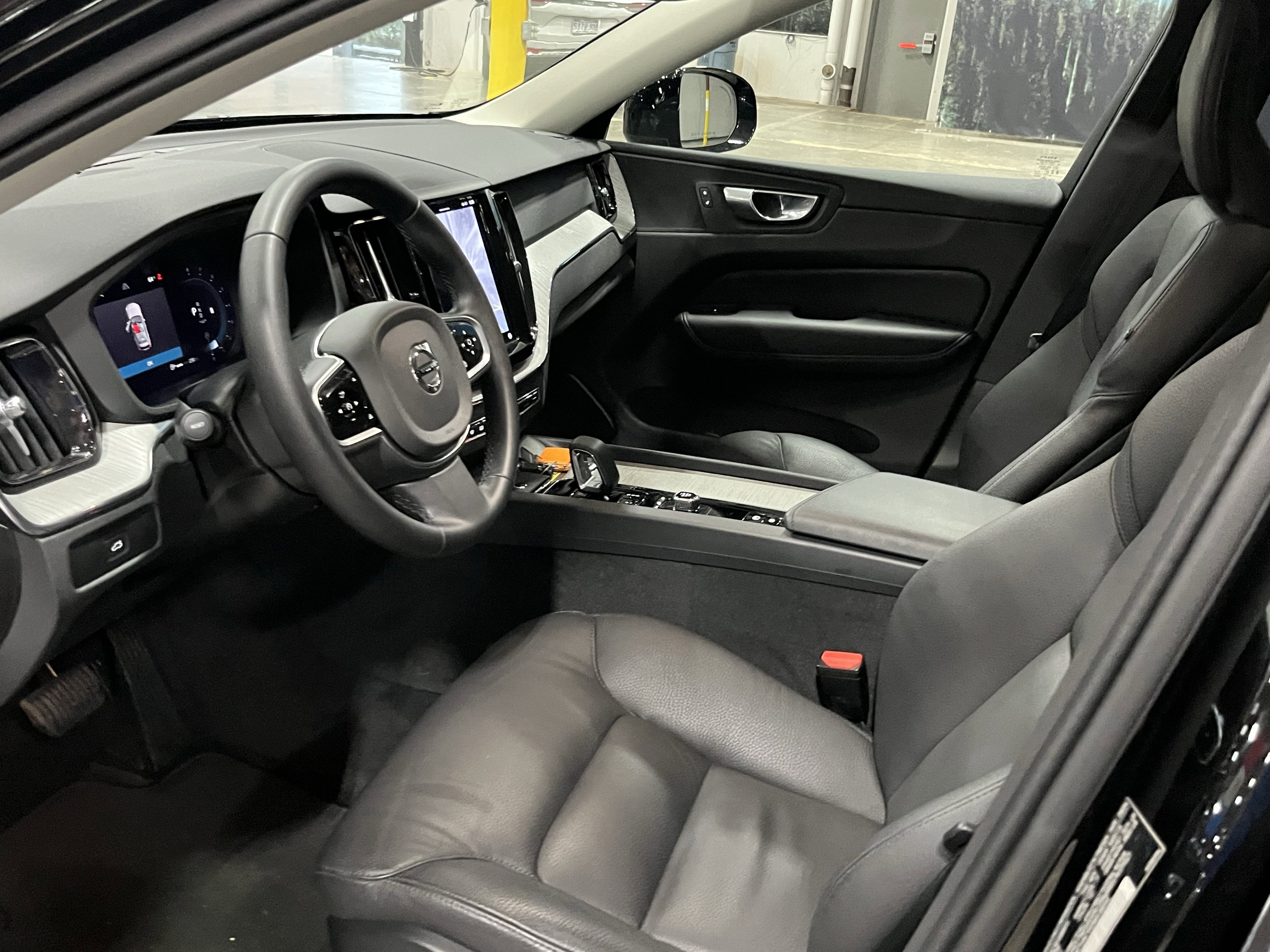 2025 Volvo XC60 B5 Plus